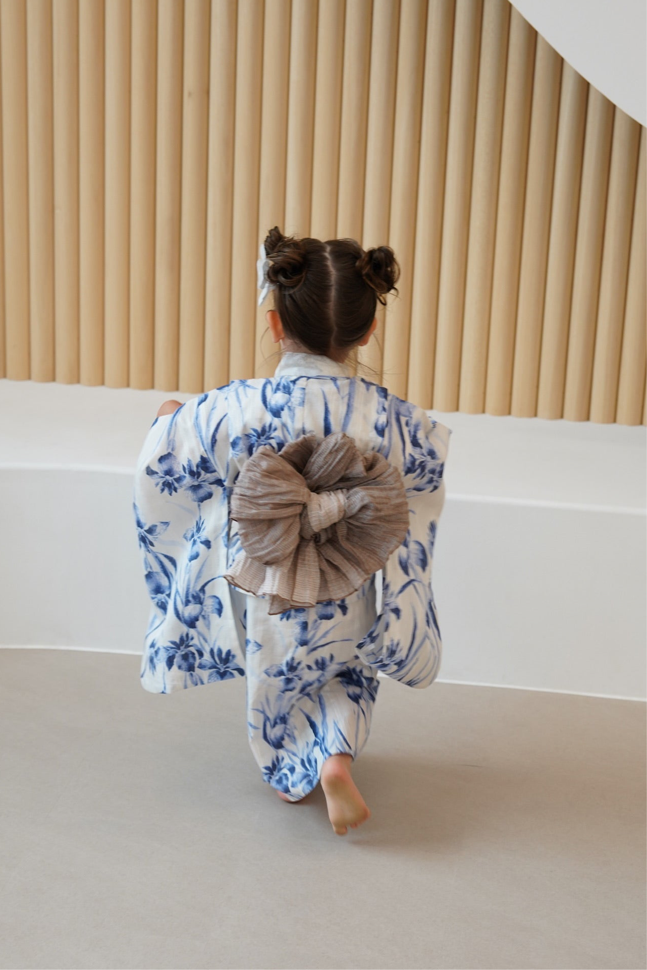 青と白の花柄 浴衣 utatane 高級変わり織 浴衣2点セット ( ゆかた・帯 青と白の花柄 浴衣 utatane 高級変わり織 浴衣2点セット ( ゆかた・帯