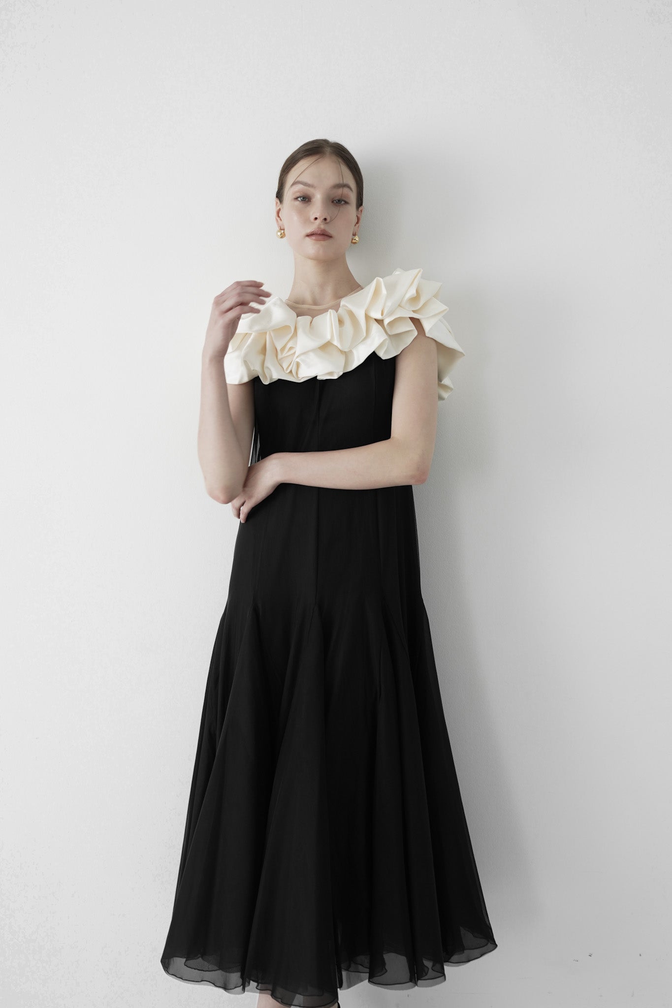 ［Édition］satin ruffle dress