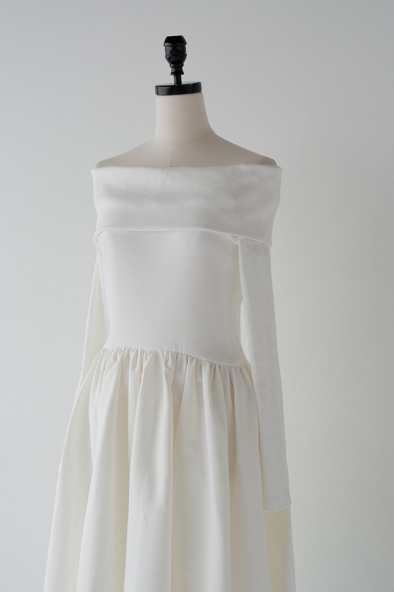［Édition］off shoulder docking one-piece