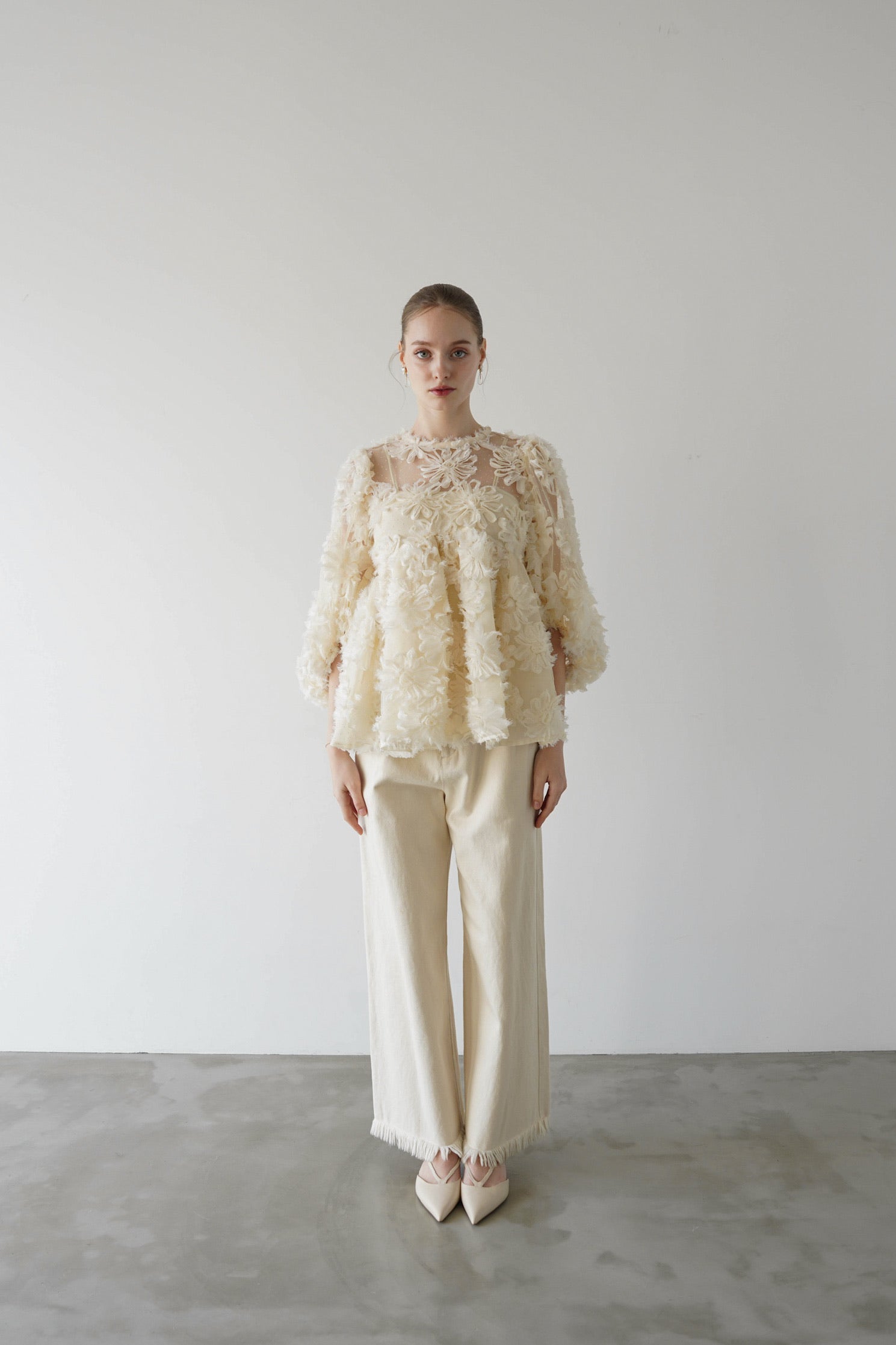 【美品】flower peplum blouse acka ベージュ flower peplum blouse – Acka online store