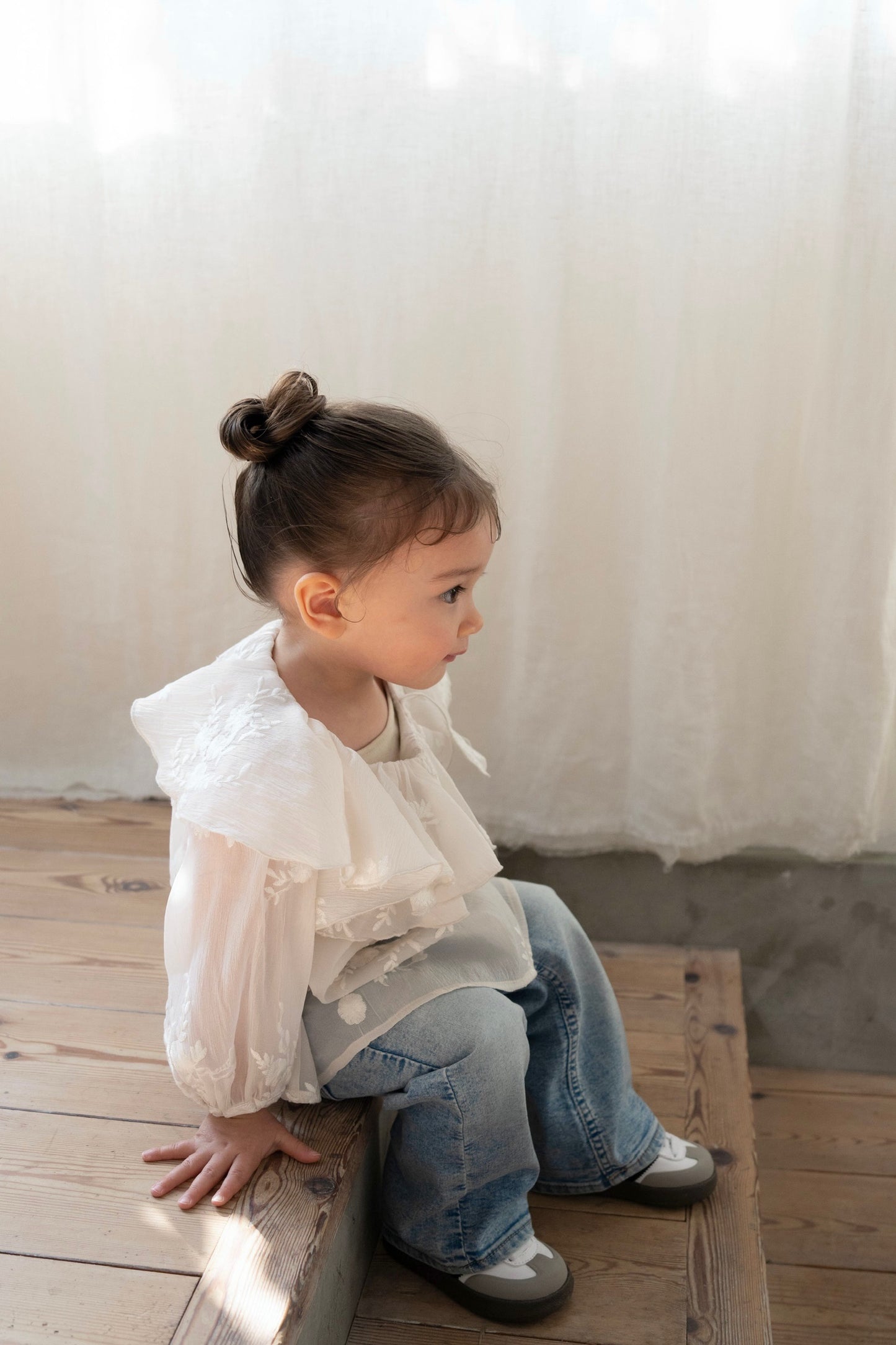 ［kids］embroidery frill blouse