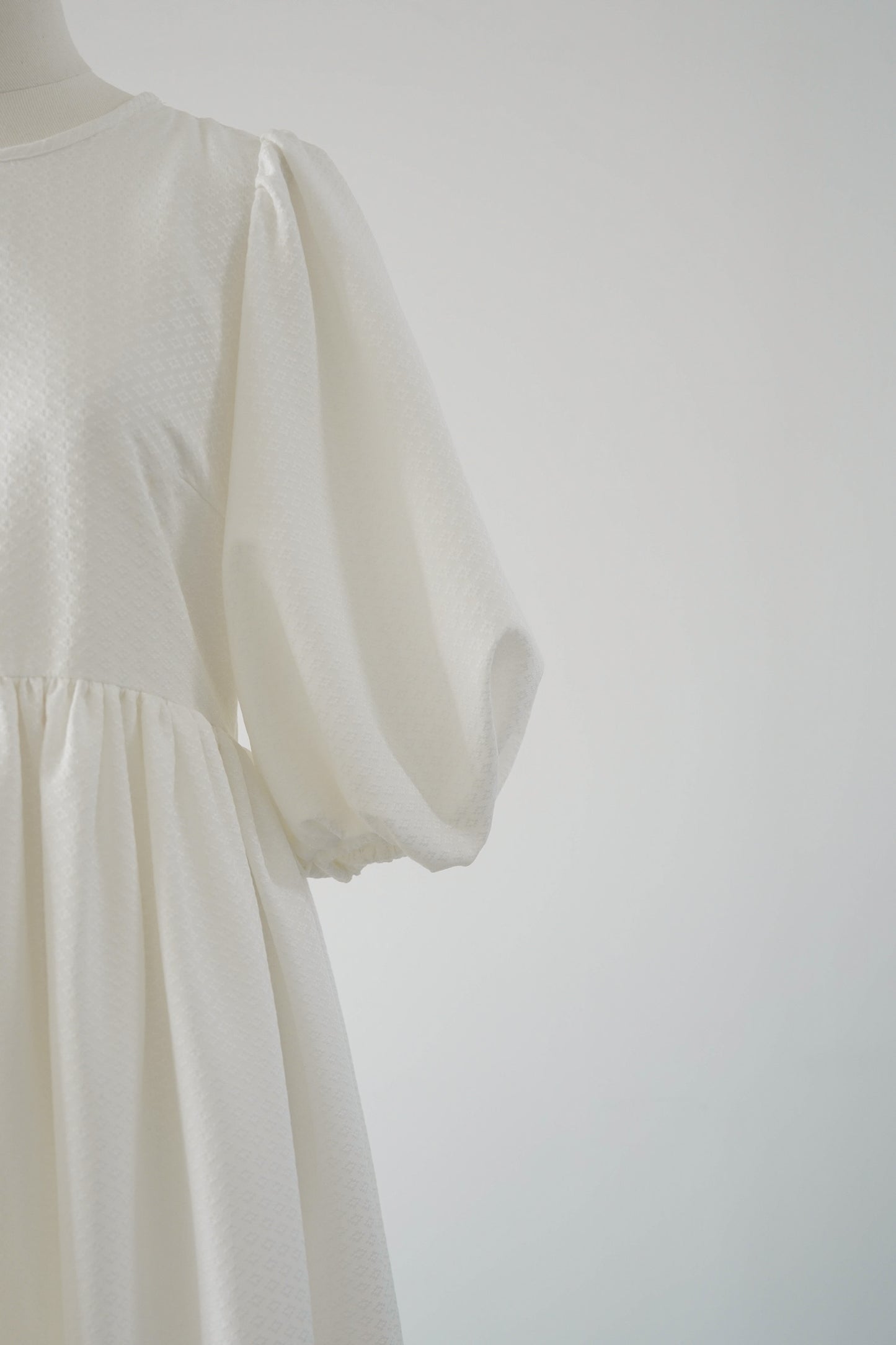 puff sleeve volume one-piece