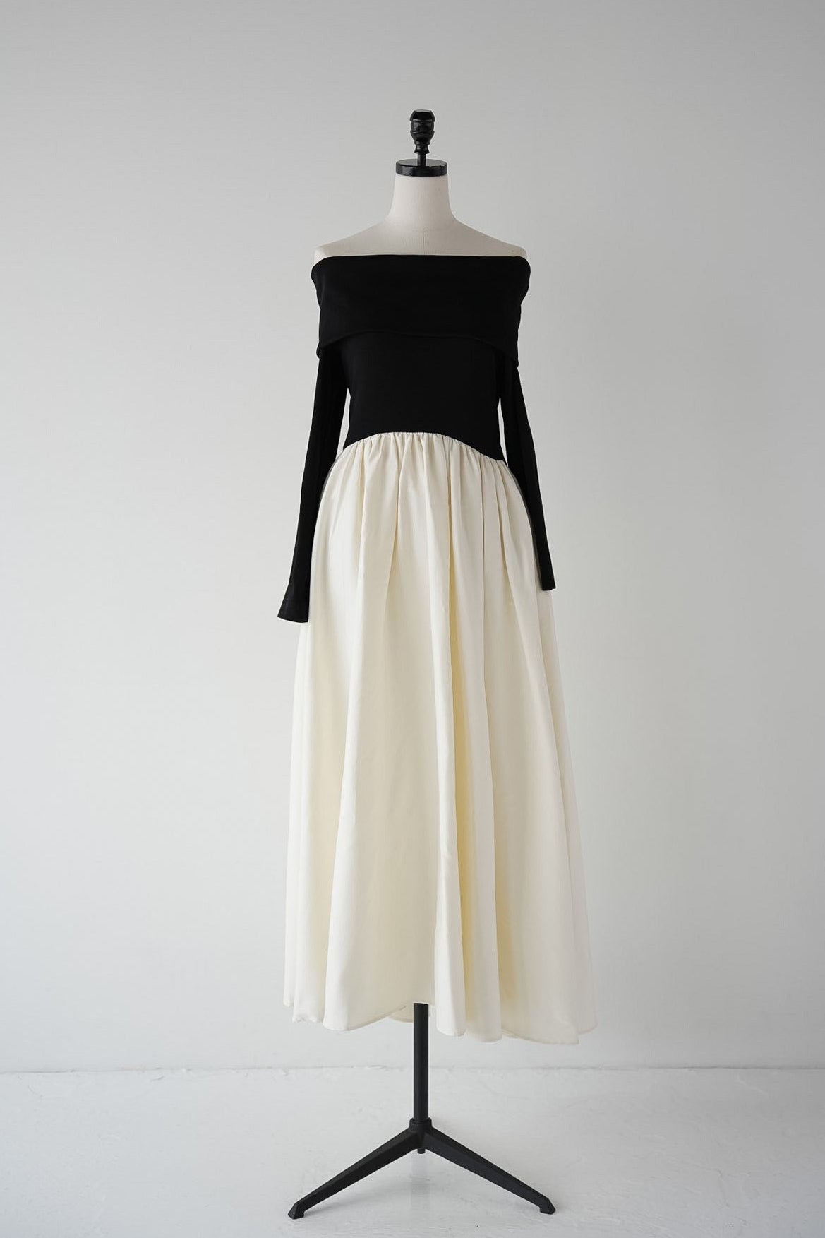 ［Édition］off shoulder docking one-piece