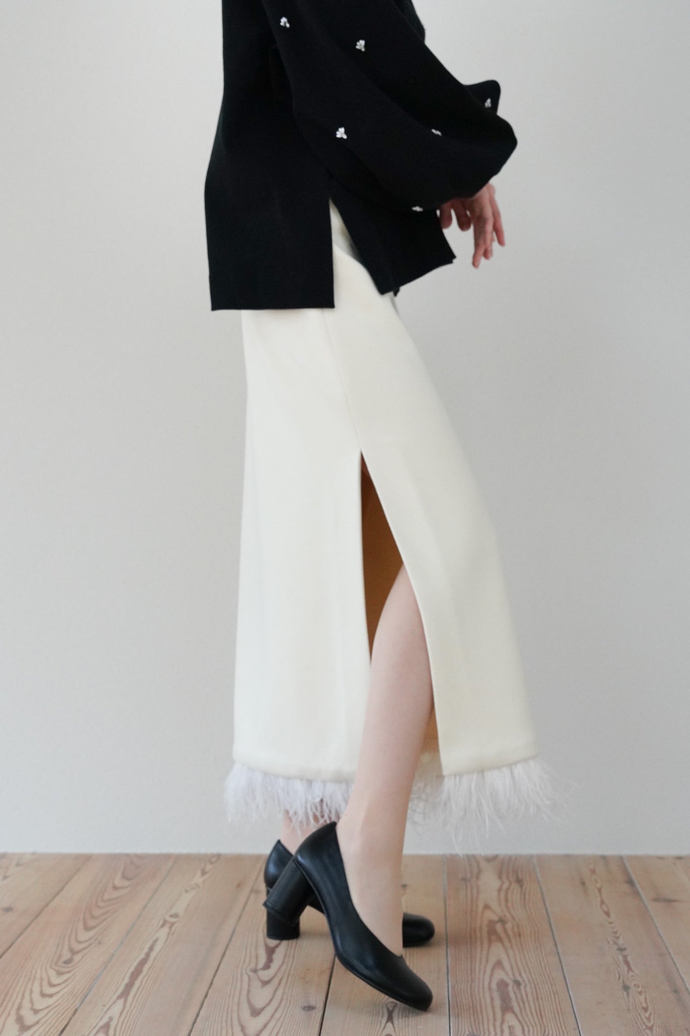 feather side slit skirt