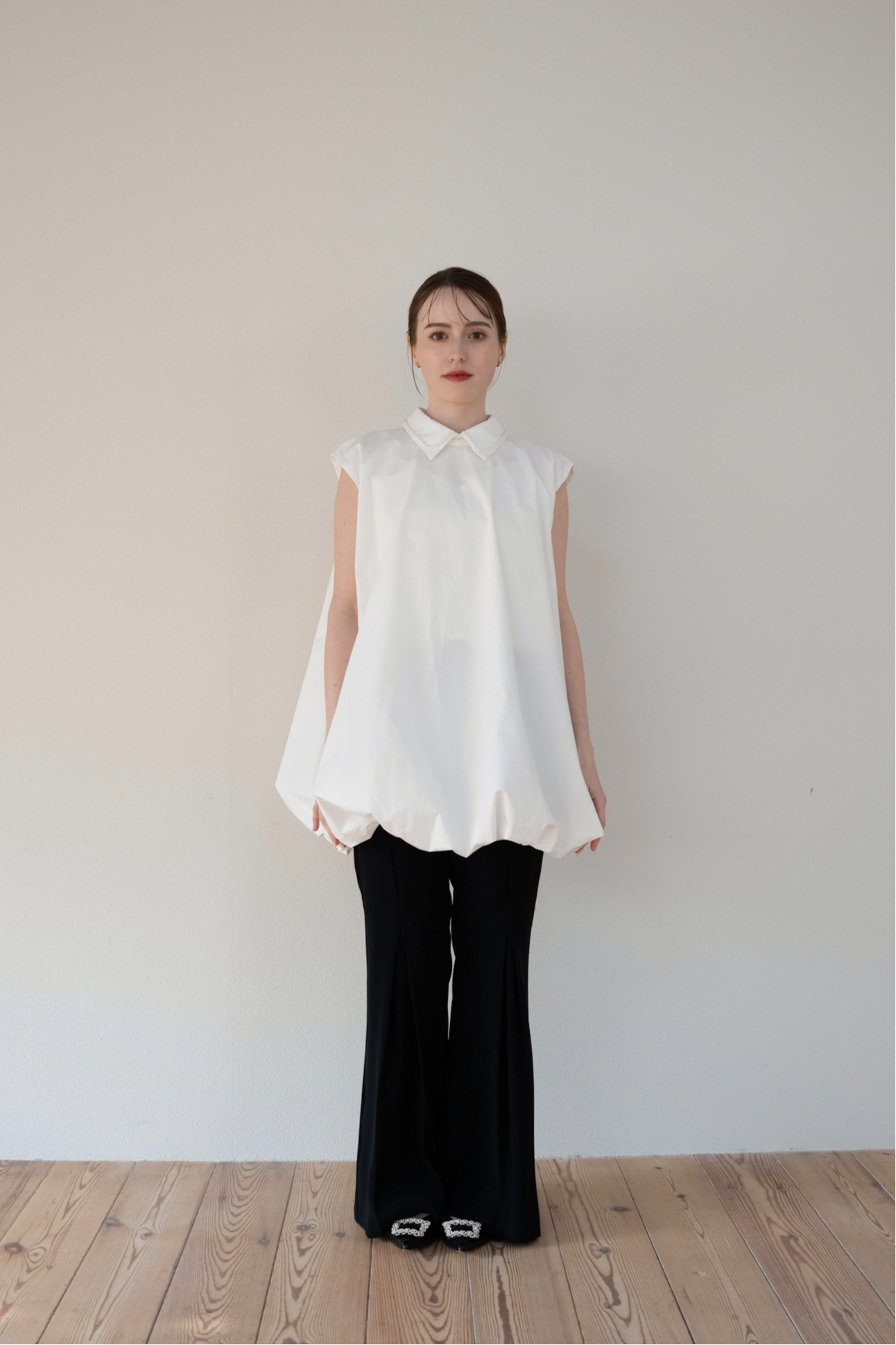 pearl line balloon blouse