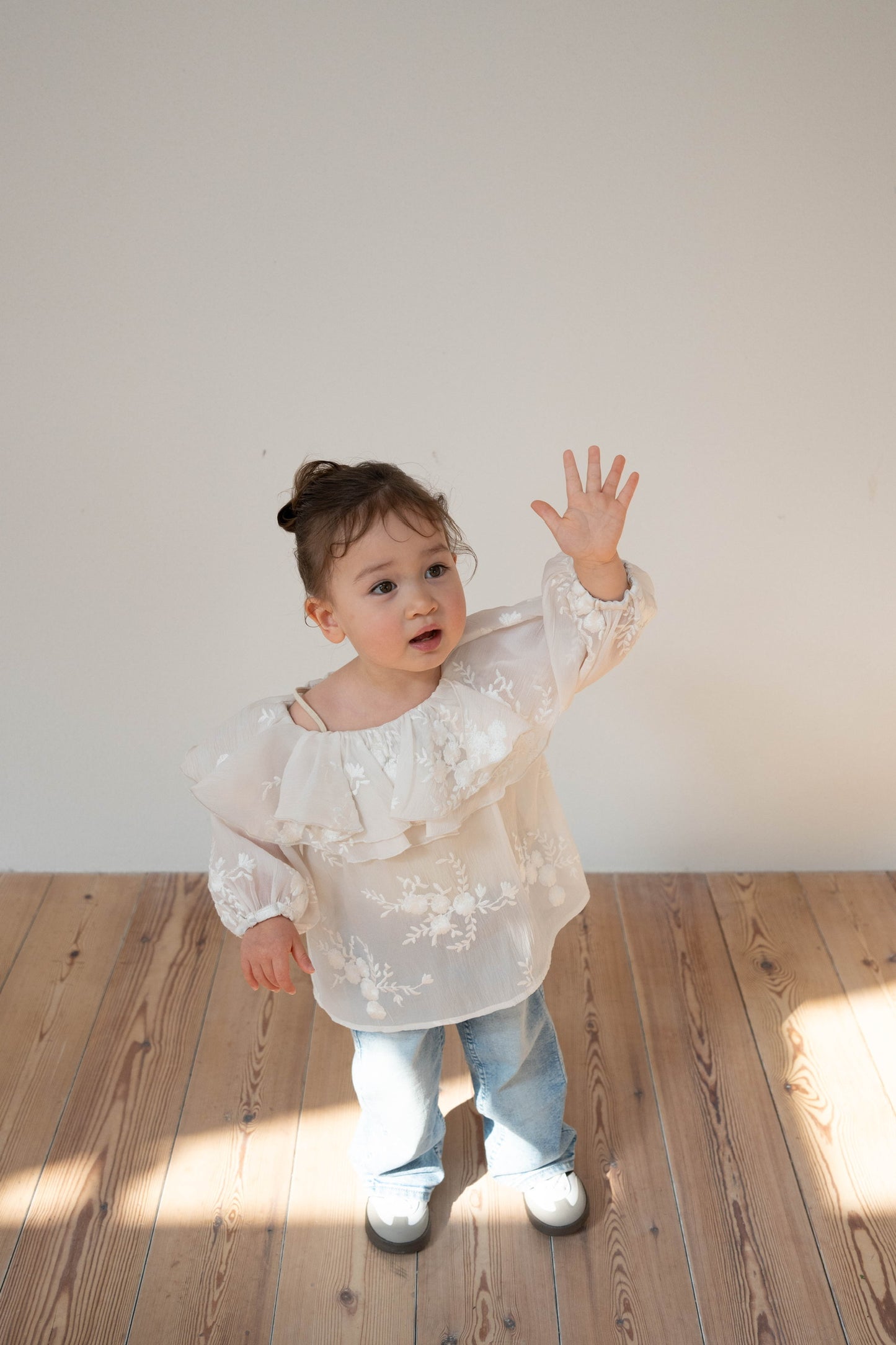 ［kids］embroidery frill blouse