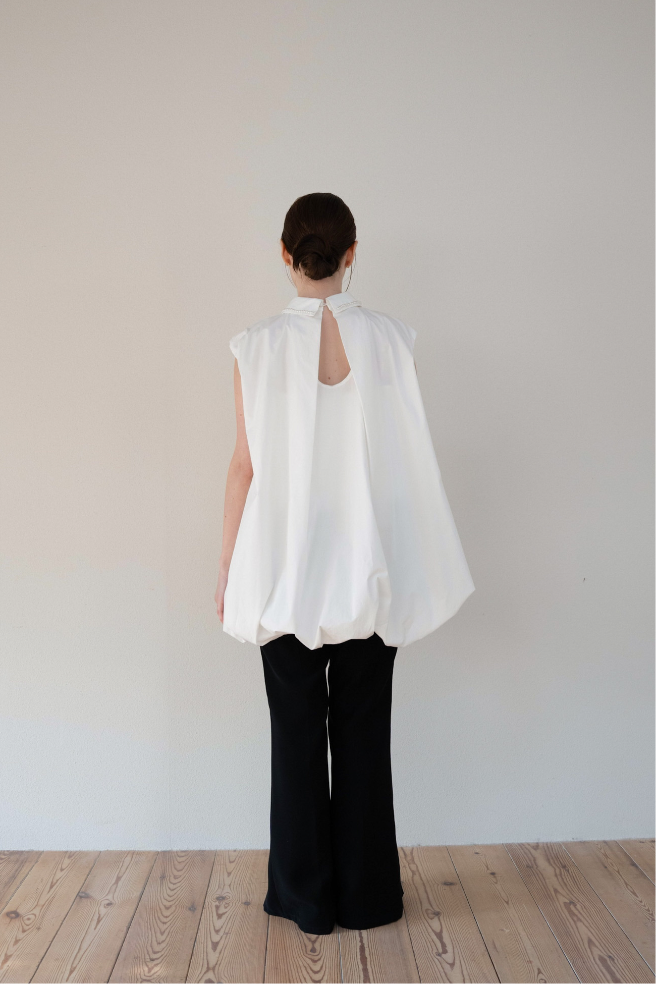 pearl line balloon blouse