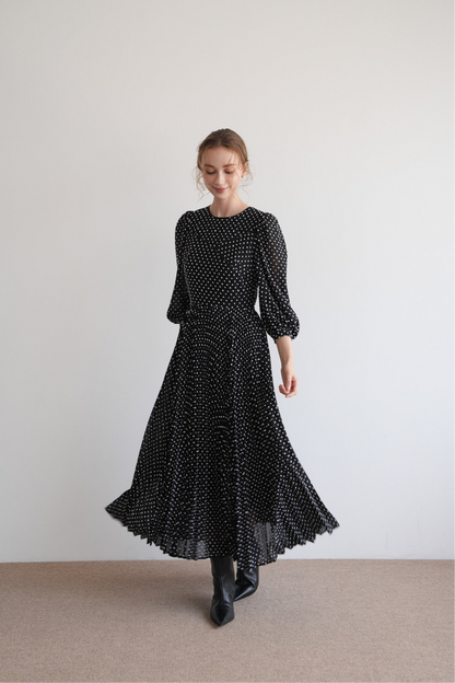 dot pleats one-piece