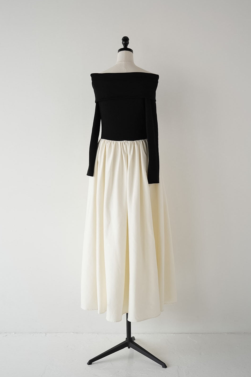 ［Édition］off shoulder docking one-piece