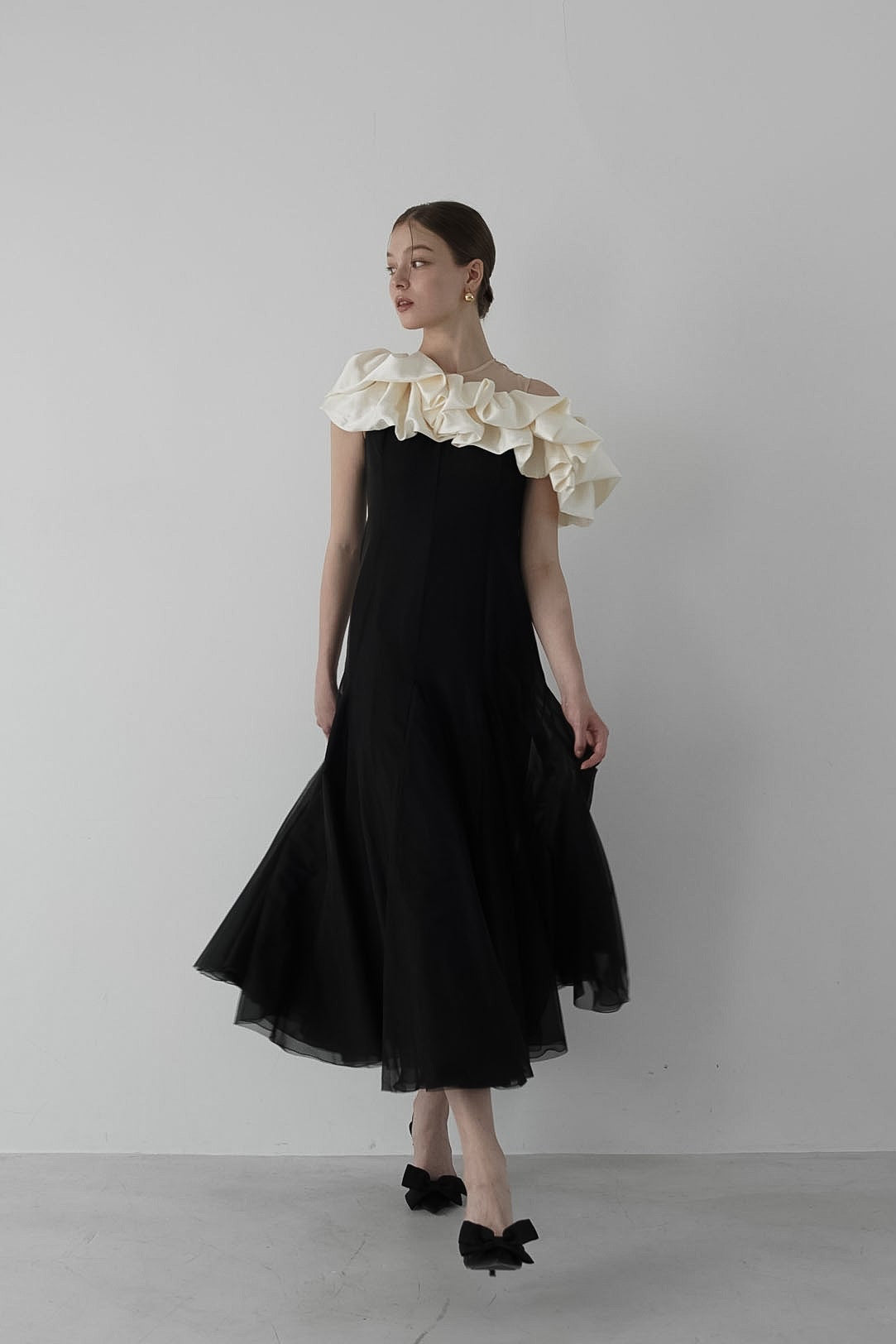 ［Édition］satin ruffle dress