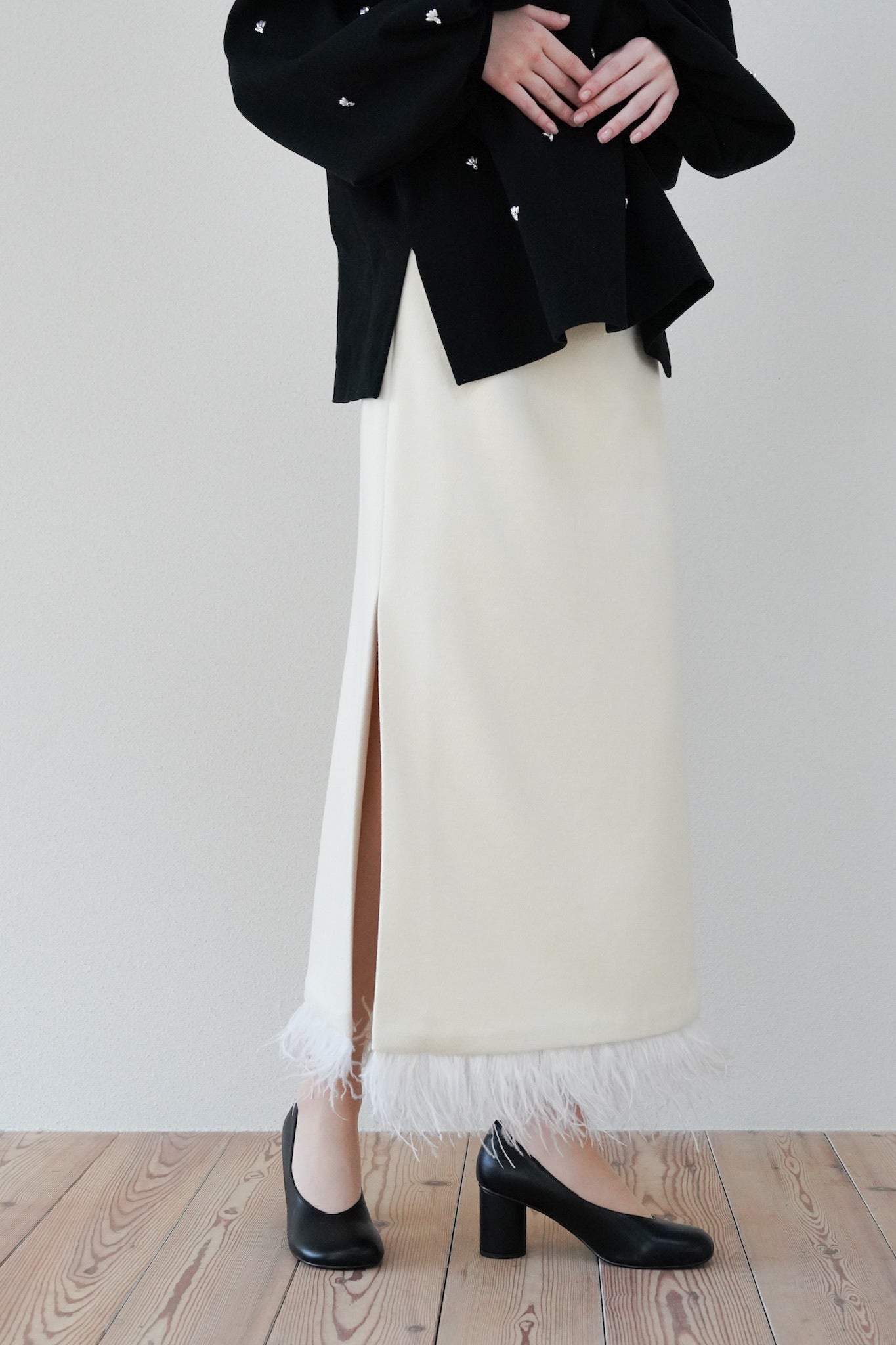 feather side slit skirt