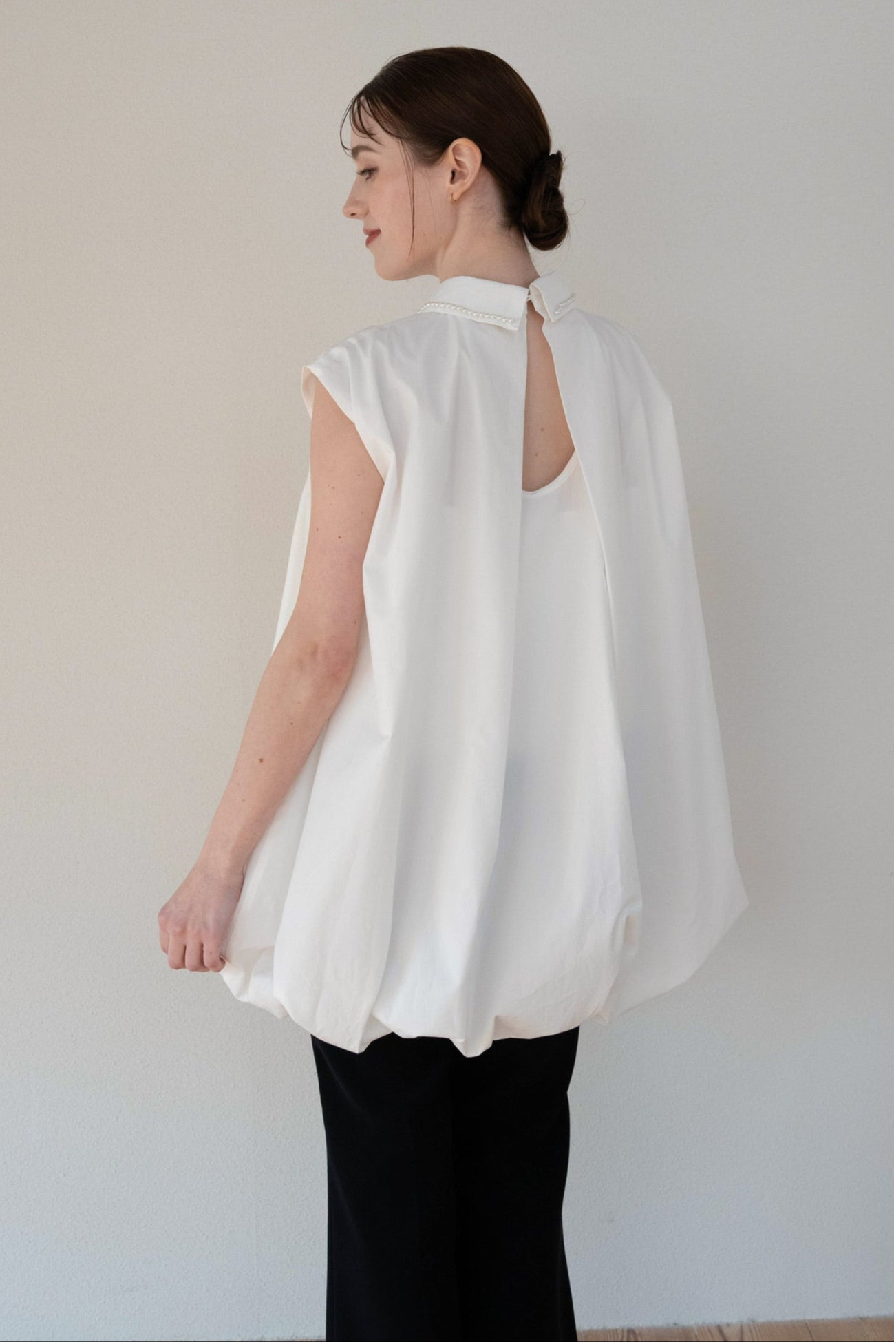 pearl line balloon blouse