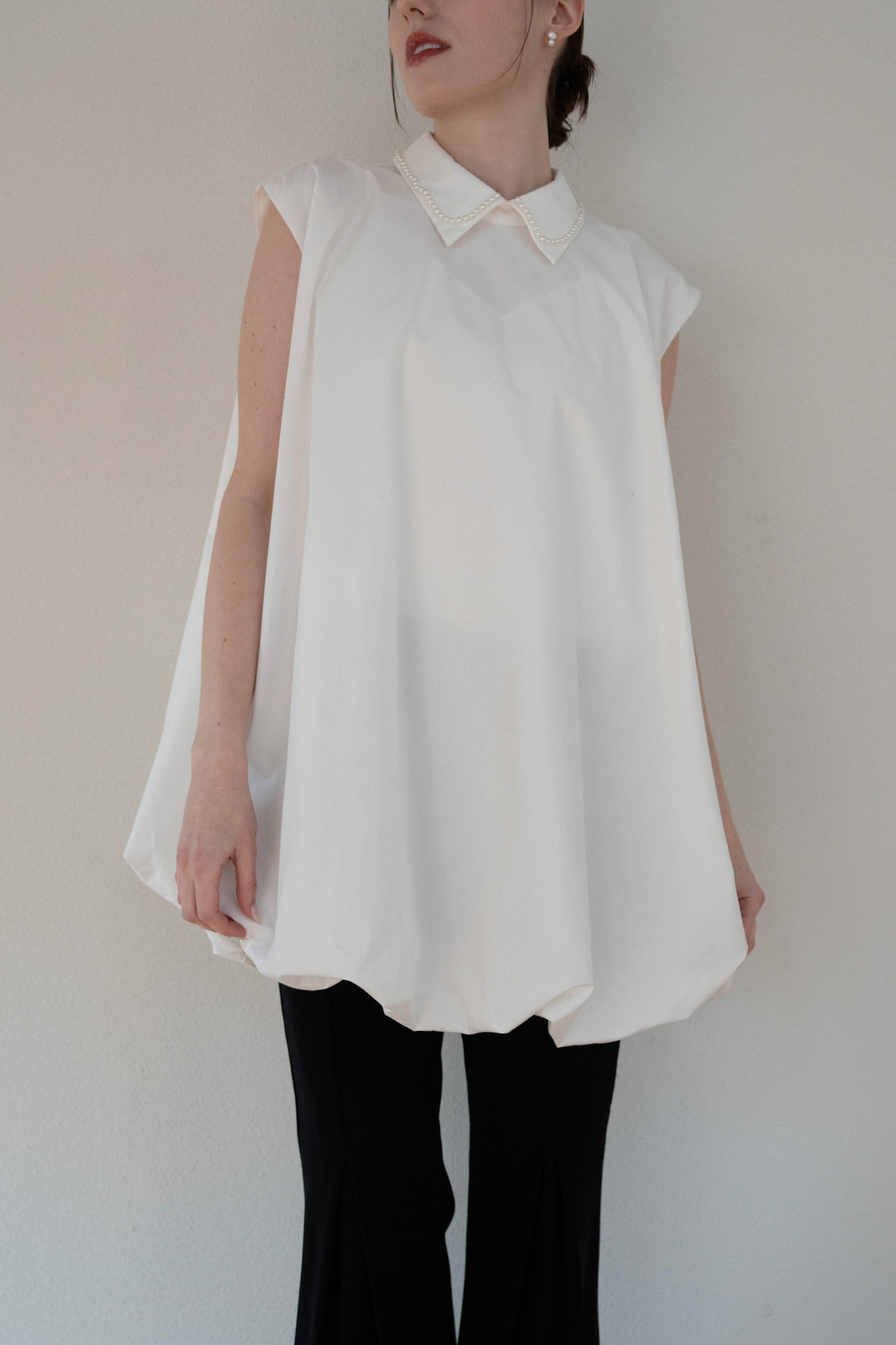 pearl line balloon blouse