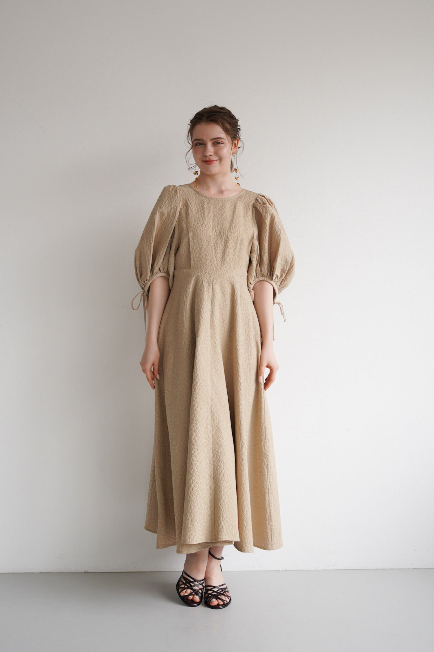 ワンピース acka back open volume one-piece back open volume one-piece – Acka online store