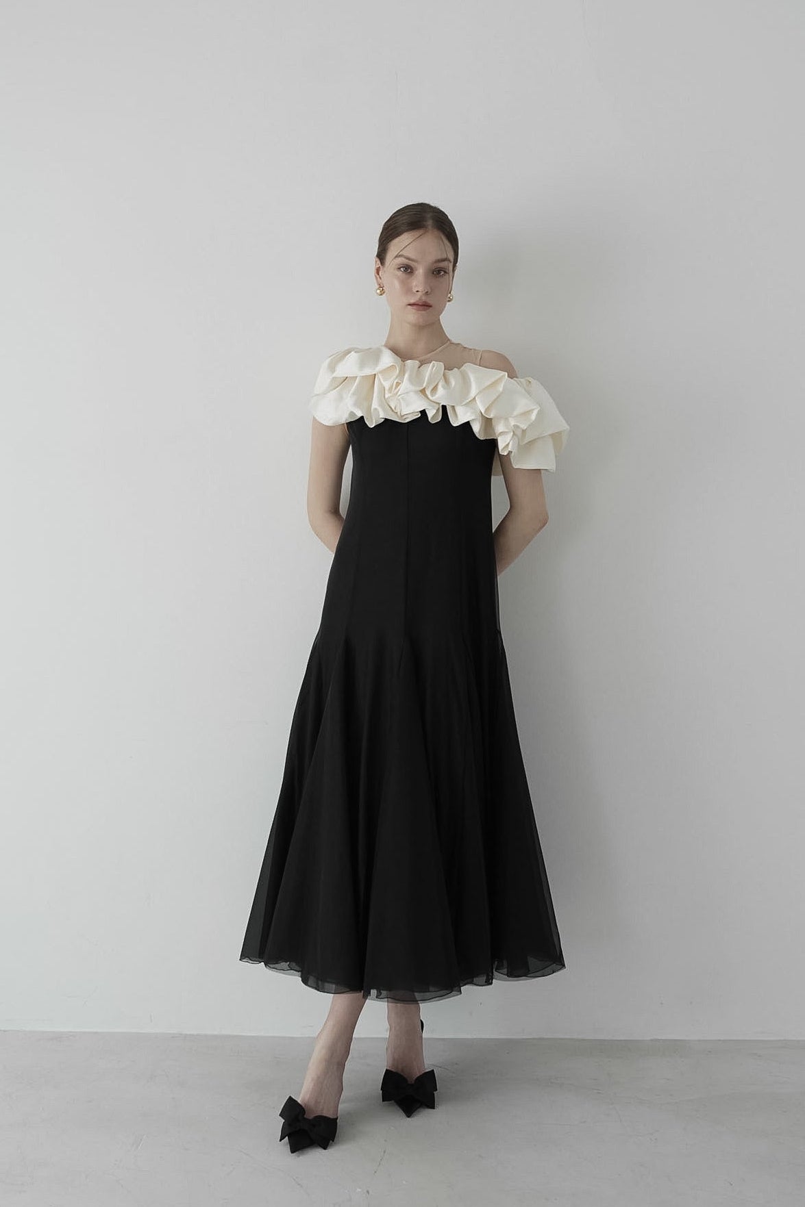 ［Édition］satin ruffle dress