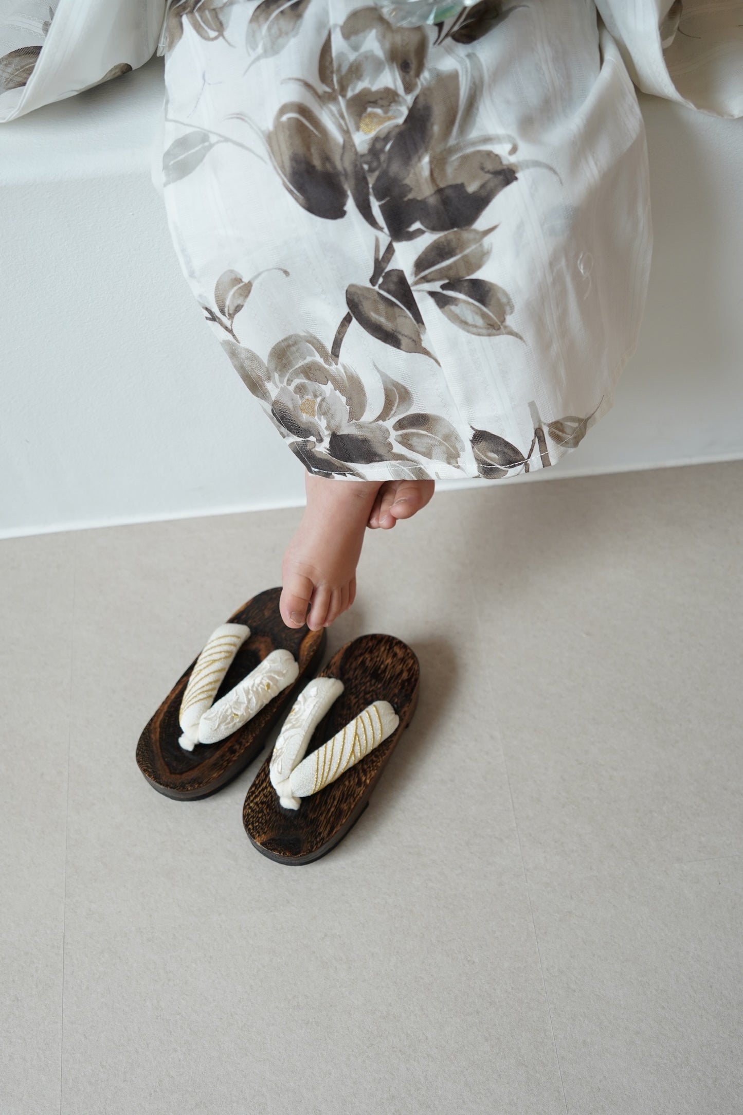 ［utatane×Acka.］kids 山茶花 white（lame）浴衣3set