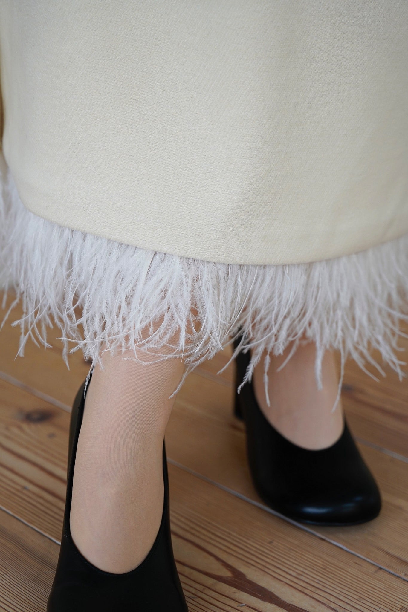 feather side slit skirt