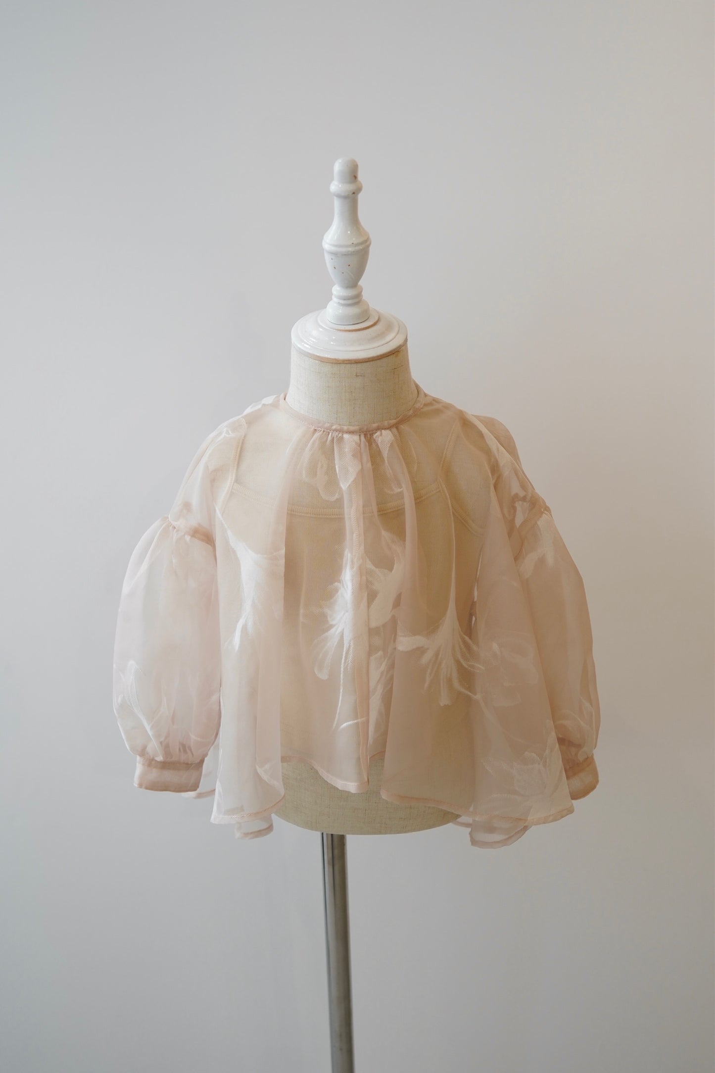 ［kids］sheer over flare blouse