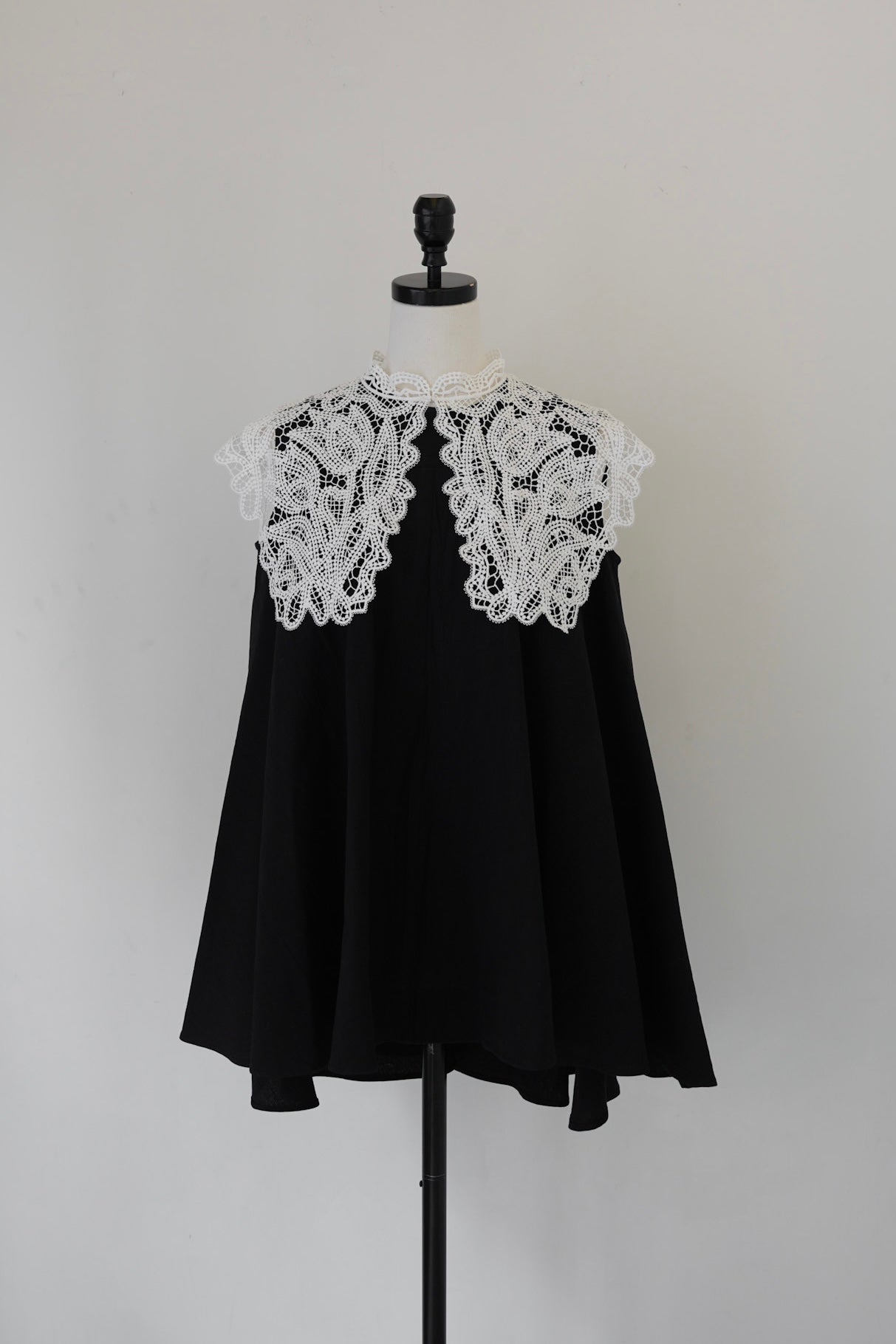【美品・4月末まで出品】acka lace sleeve jacket Acka. 完売品 lace sleeve jacket（beige） - メルカリ