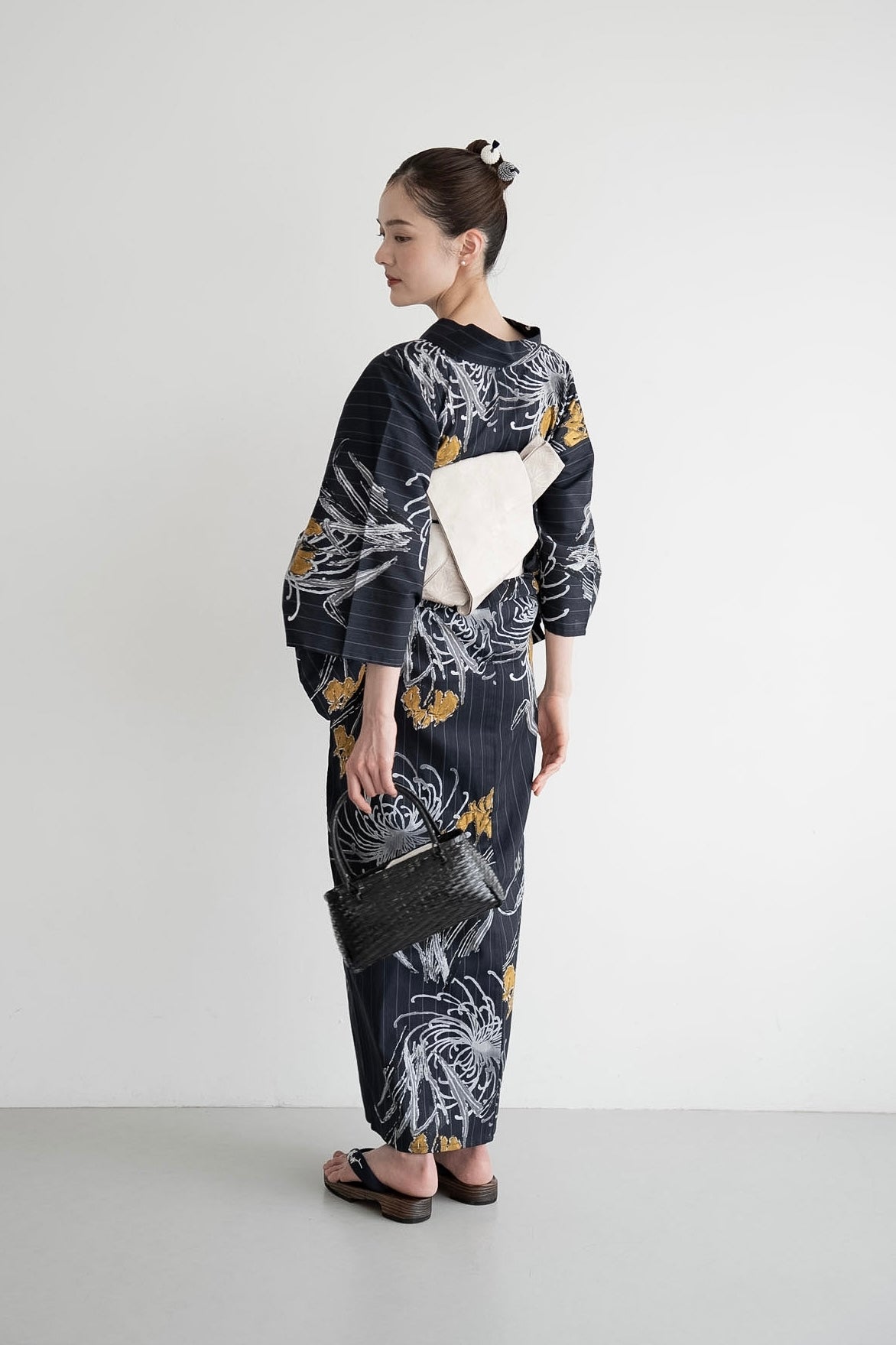 y*'様 【utatane×Acka.】浴衣4点セット 菖蒲と糸菊 navy Acka.×utatane] 菖蒲と糸菊 navy 浴衣4set – Acka online store
