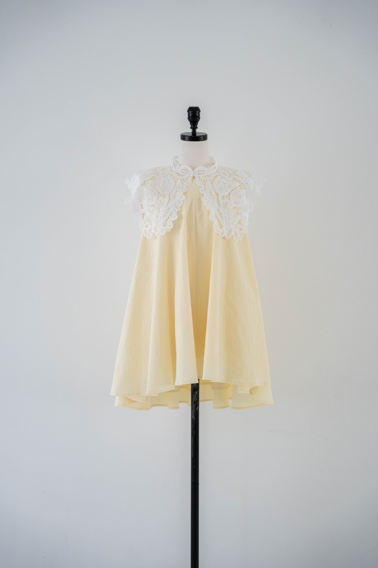 classic lace collar tops