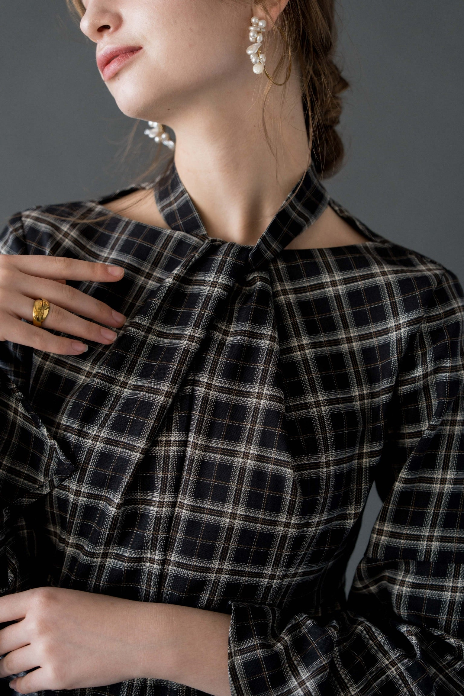 cross tuck check one-piece – Acka online store