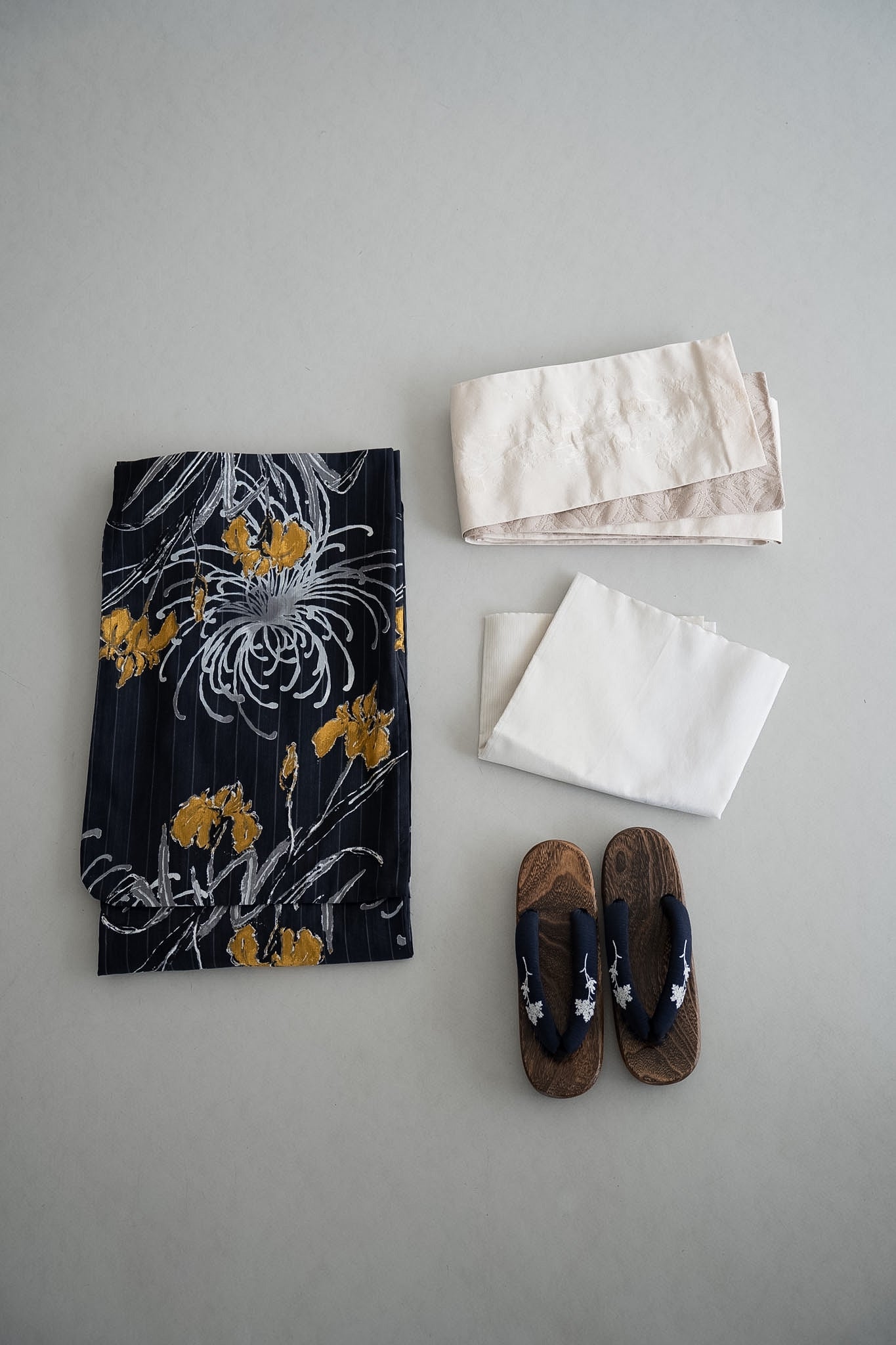 新品未開封［utatane×Acka.］浴衣4set 菖蒲と糸菊 navy Acka.×utatane] 菖蒲と糸菊 navy 浴衣4set – Acka online store