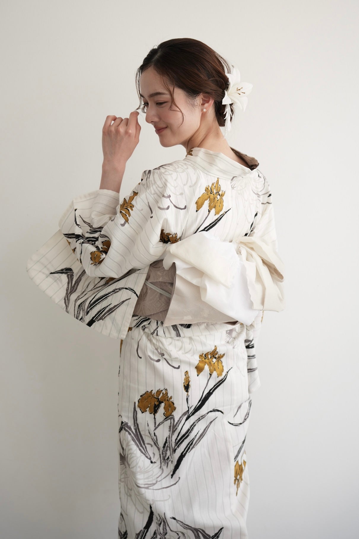 m　浴衣セット 菖蒲と糸菊　ホワイト Acka.×utatane] 菖蒲と糸菊 white 浴衣4set – Acka online store