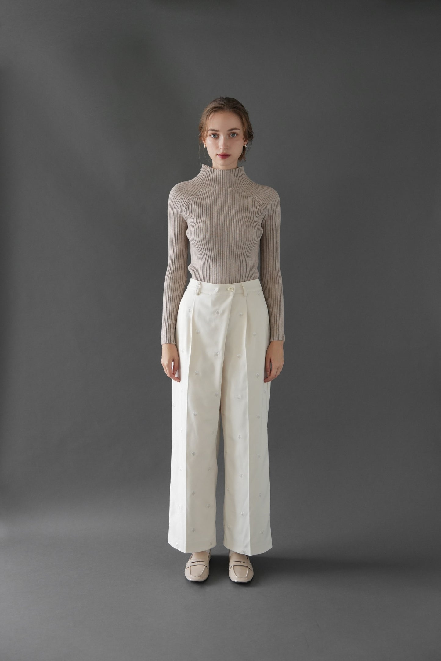 embroidery straight slacks