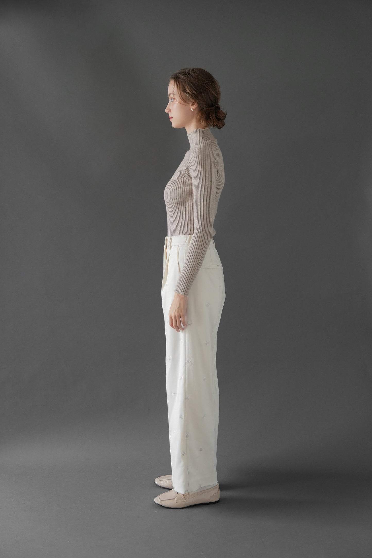 embroidery straight slacks