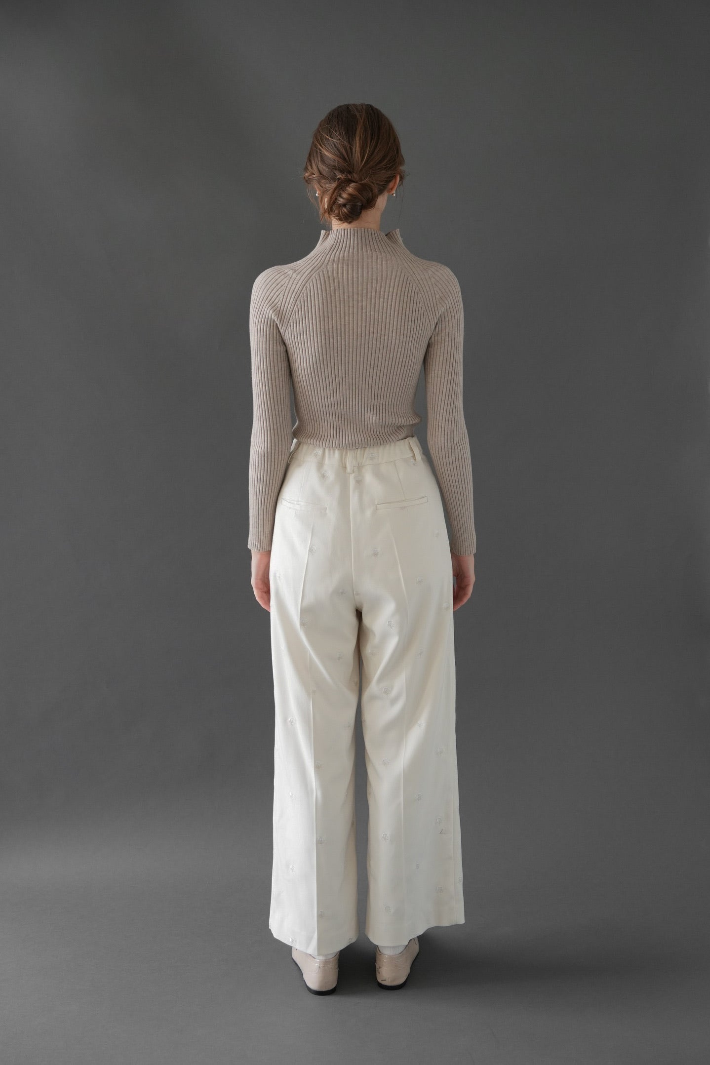 embroidery straight slacks