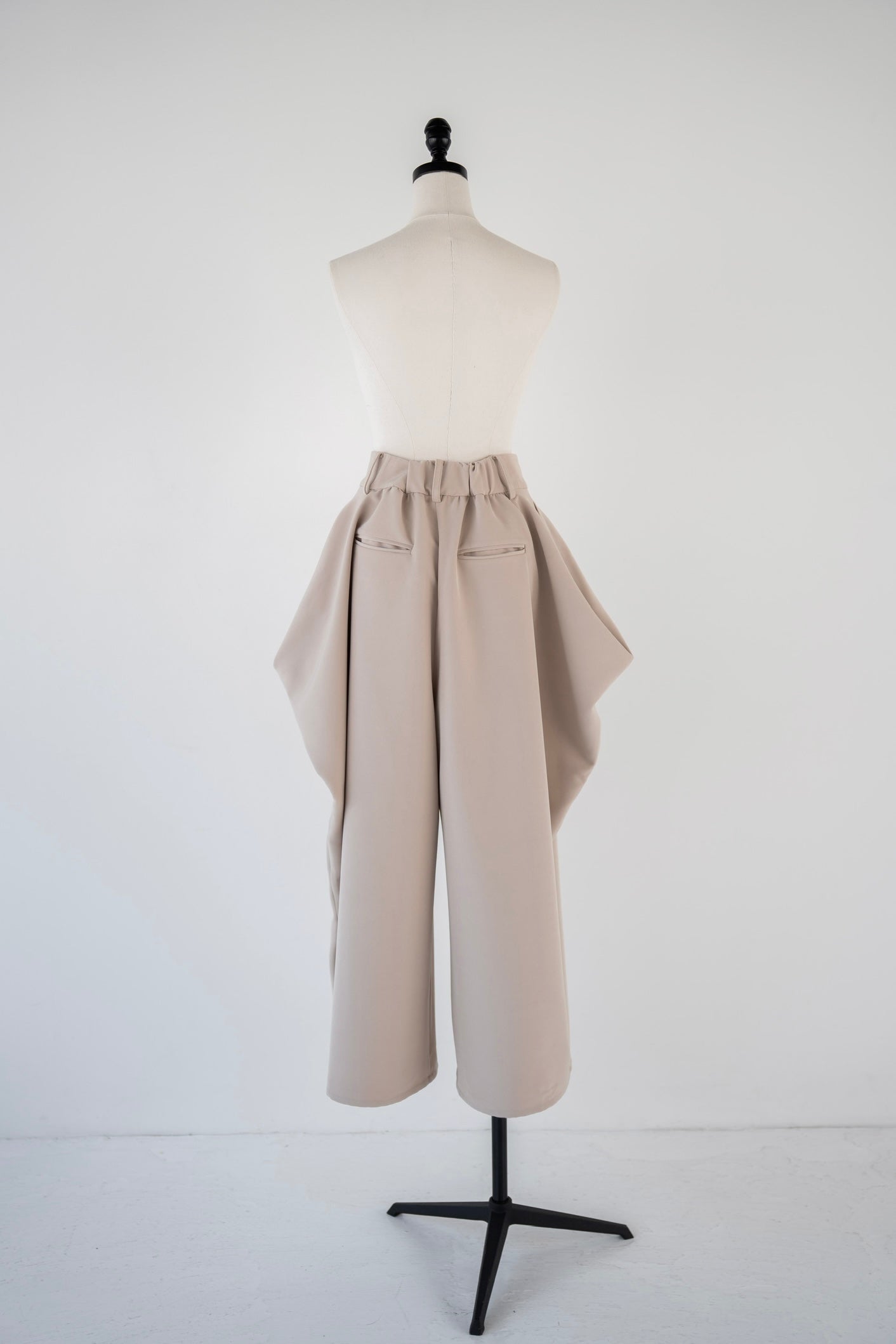 cocoon tuck pants