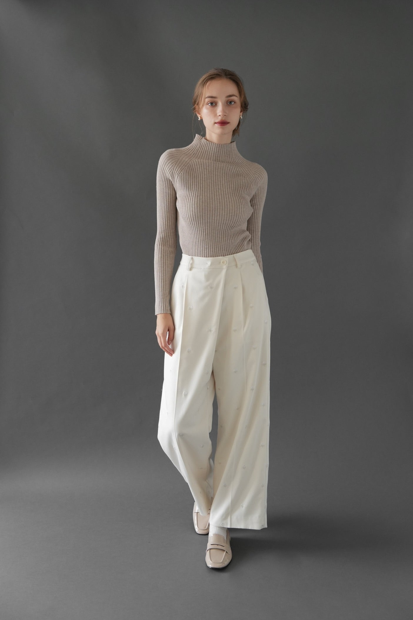 embroidery straight slacks