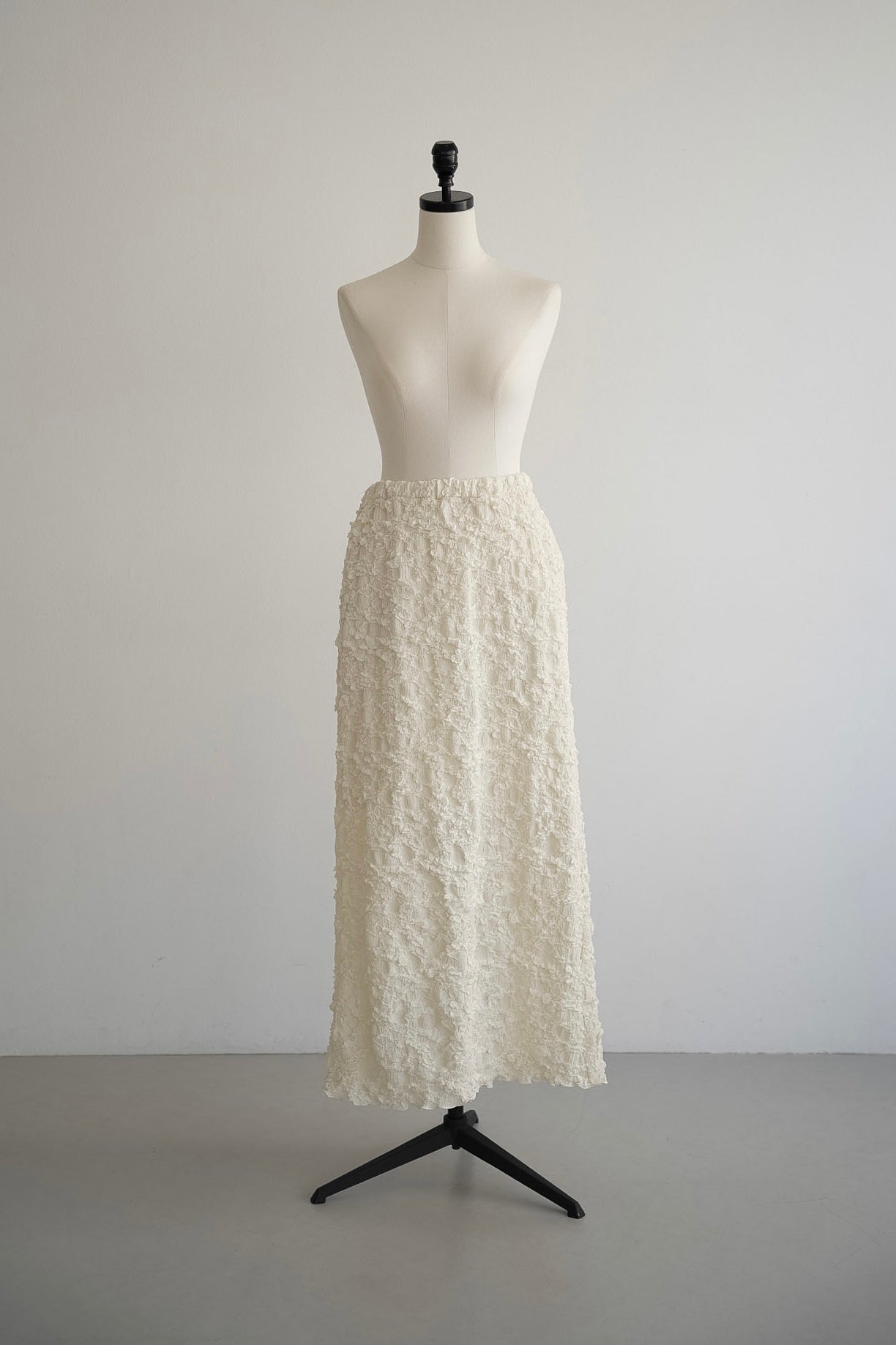 embossed form skirt