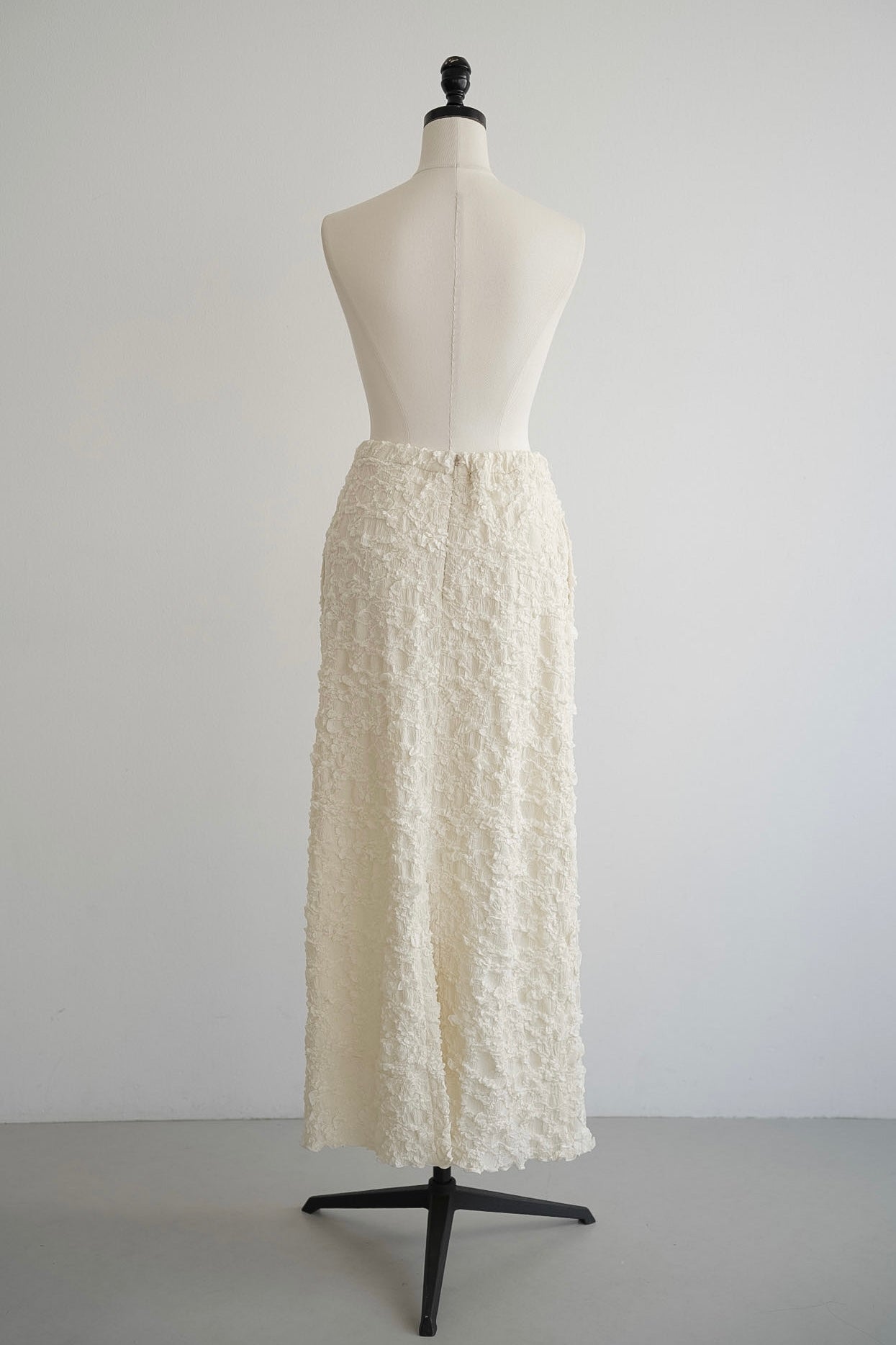 embossed form skirt