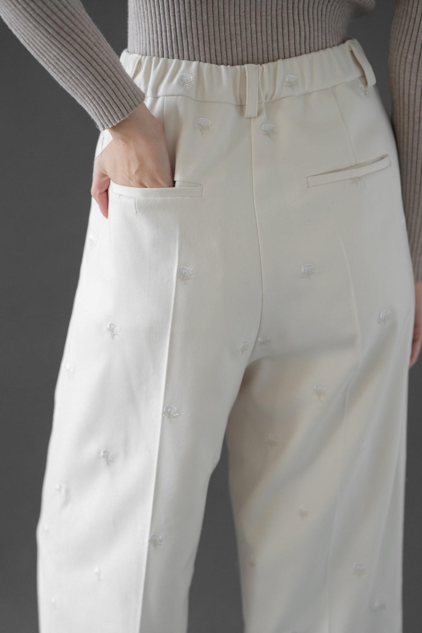 embroidery straight slacks