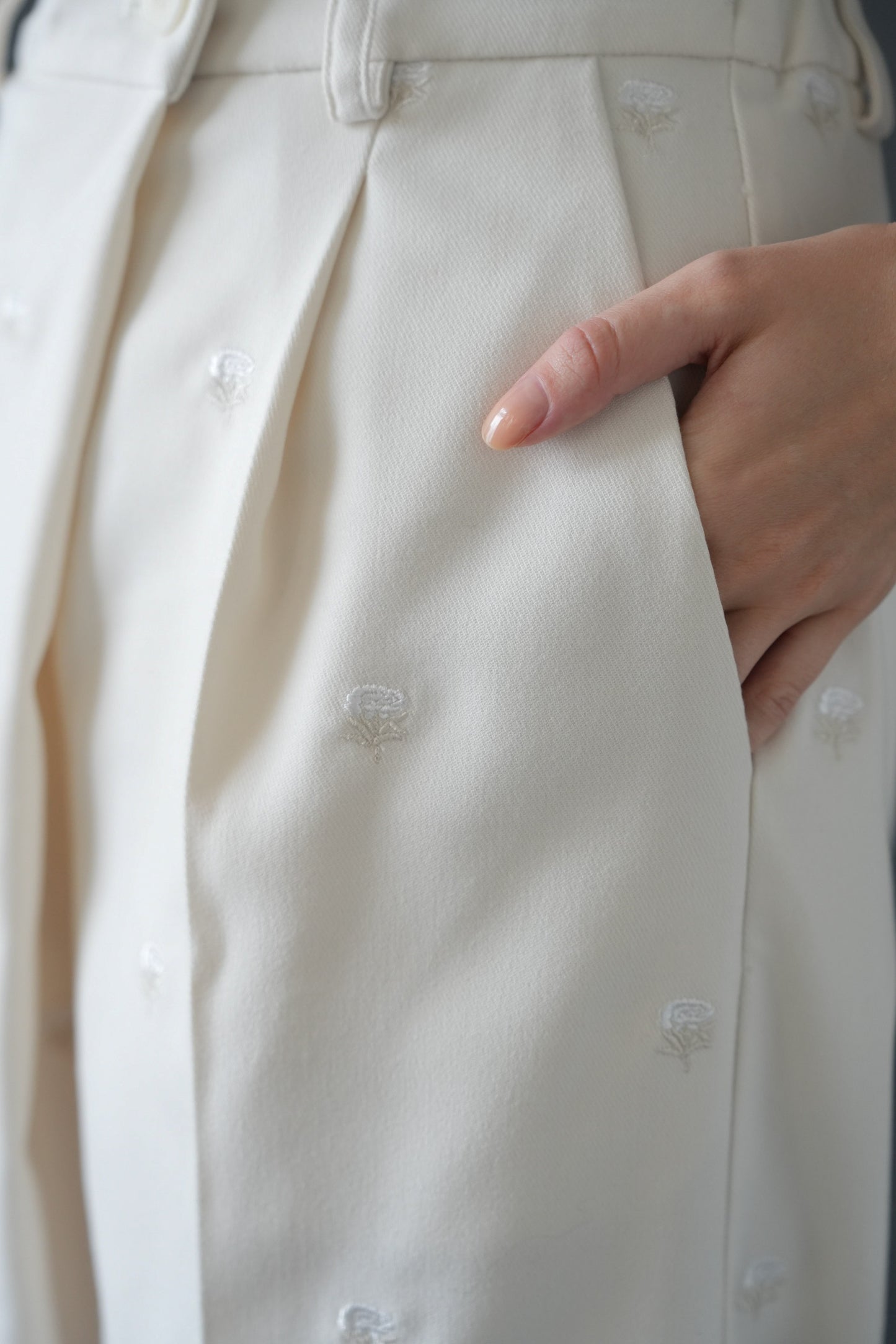 embroidery straight slacks