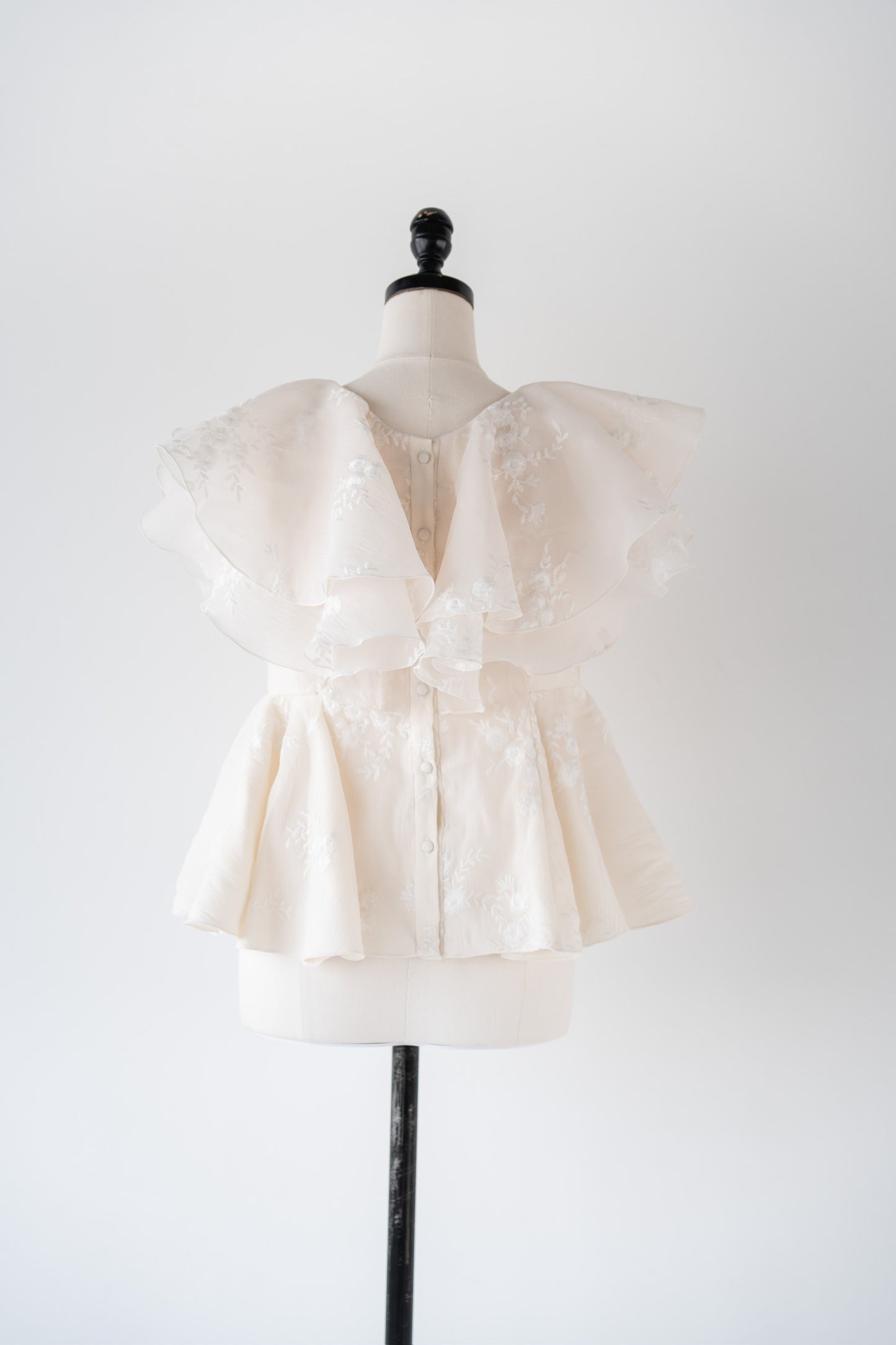 embroidery volume blouse