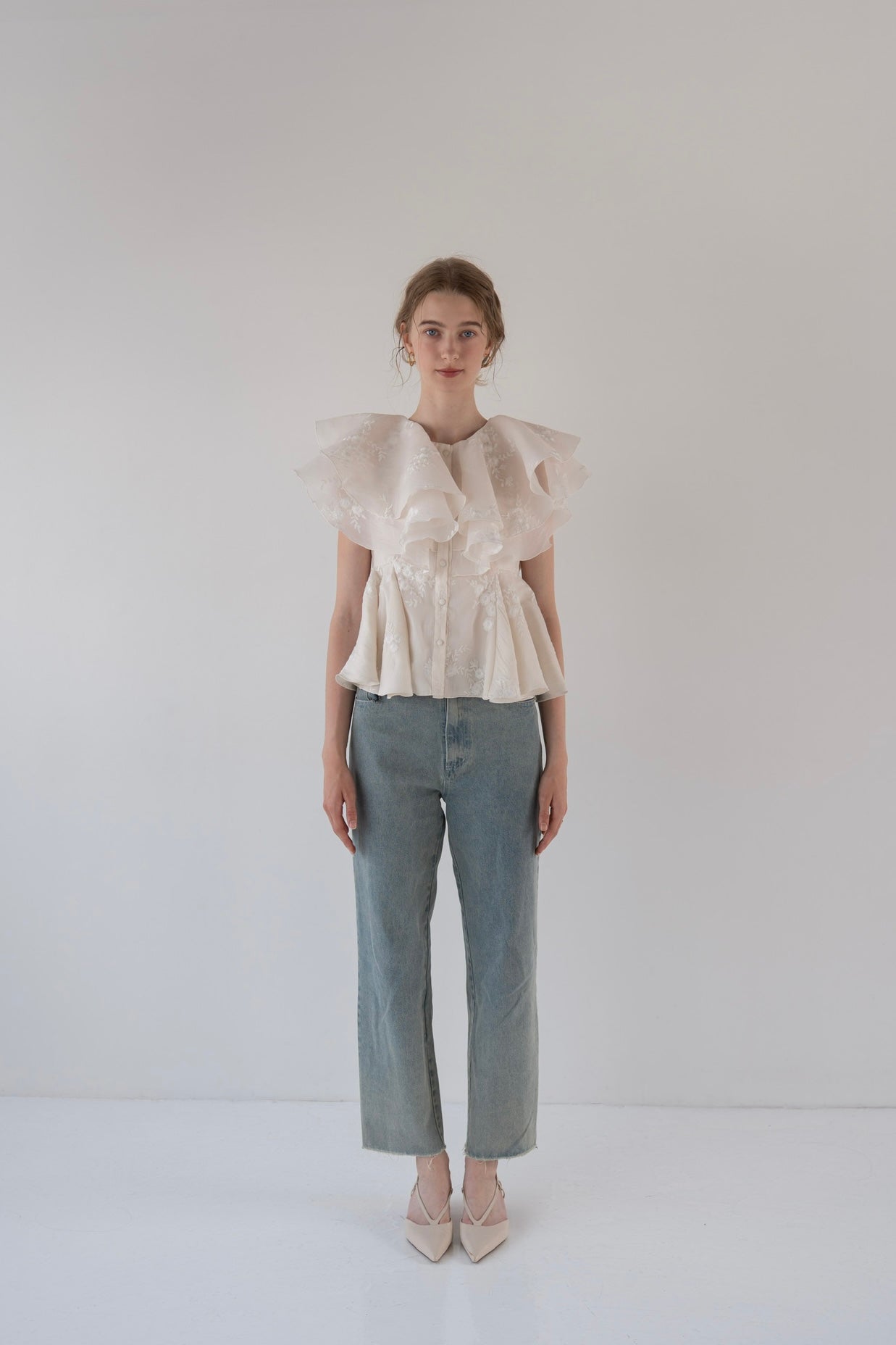 embroidery volume blouse