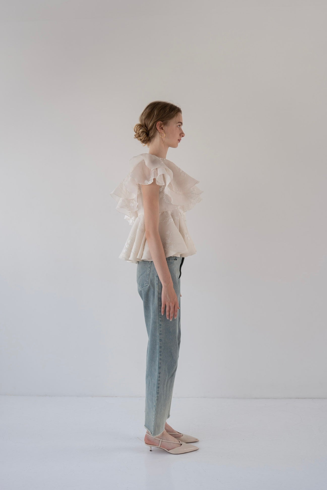 embroidery volume blouse