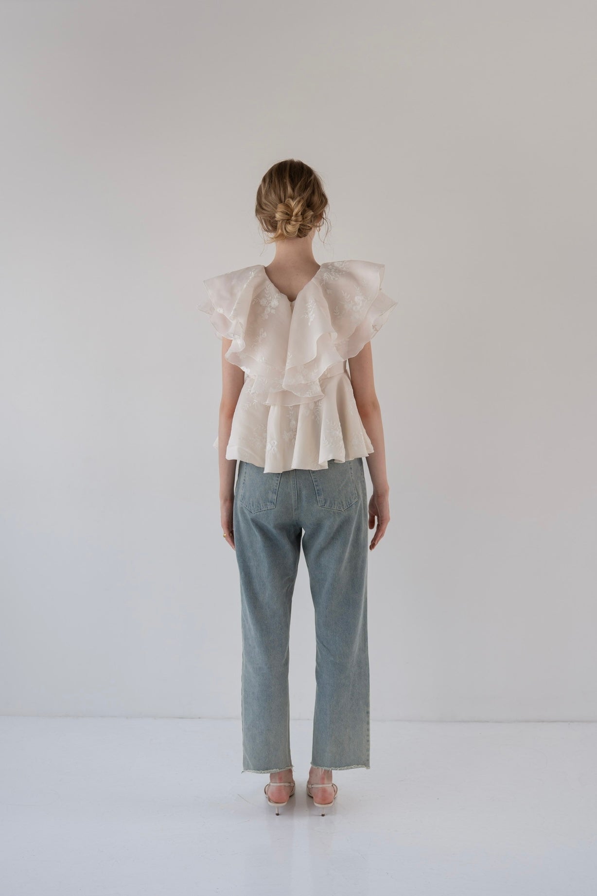 embroidery volume blouse