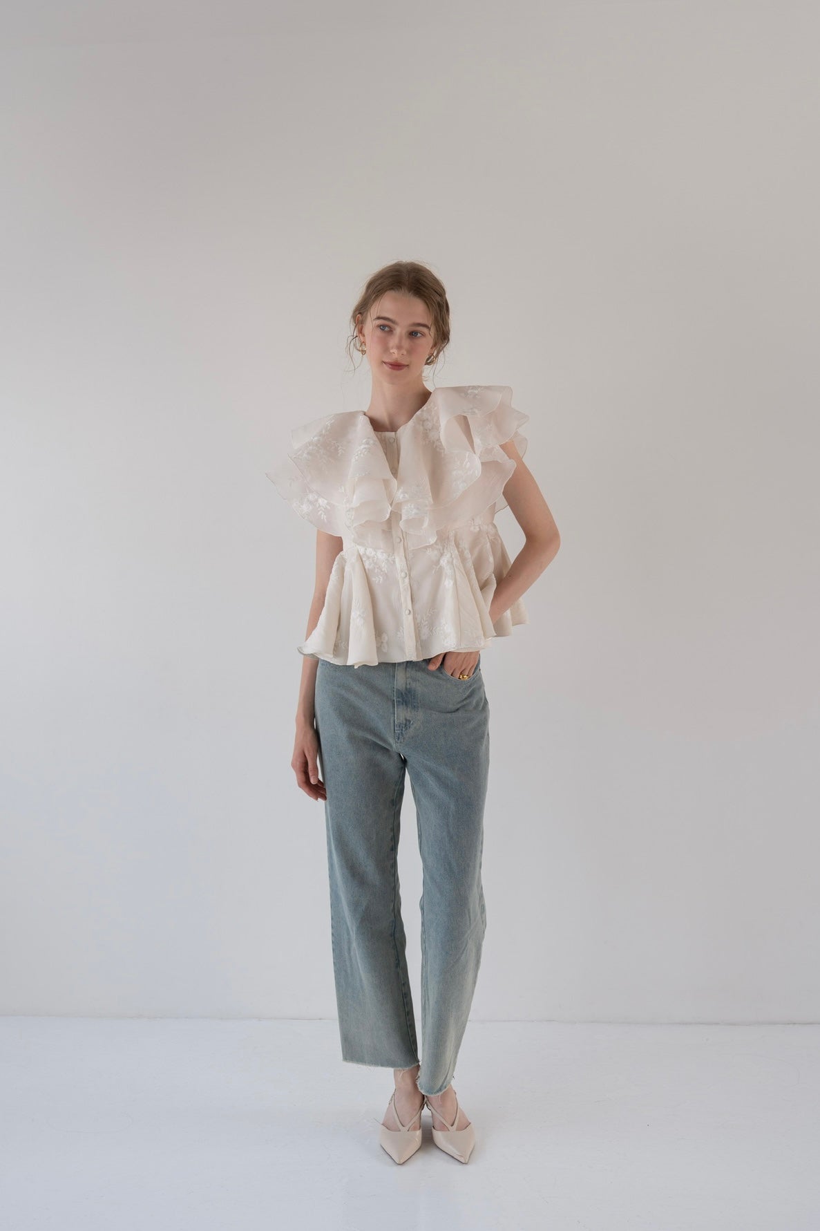 embroidery volume blouse