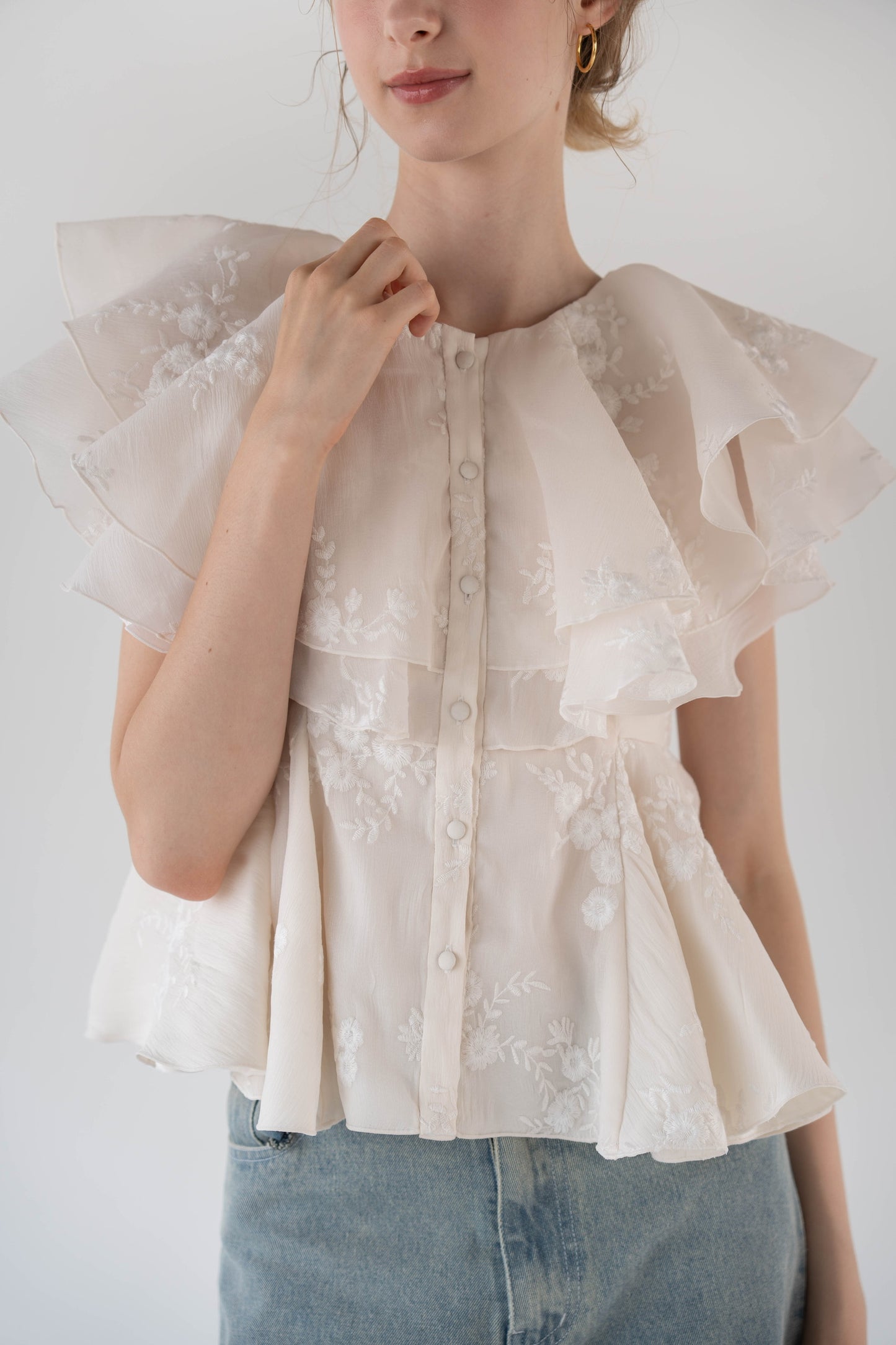embroidery volume blouse