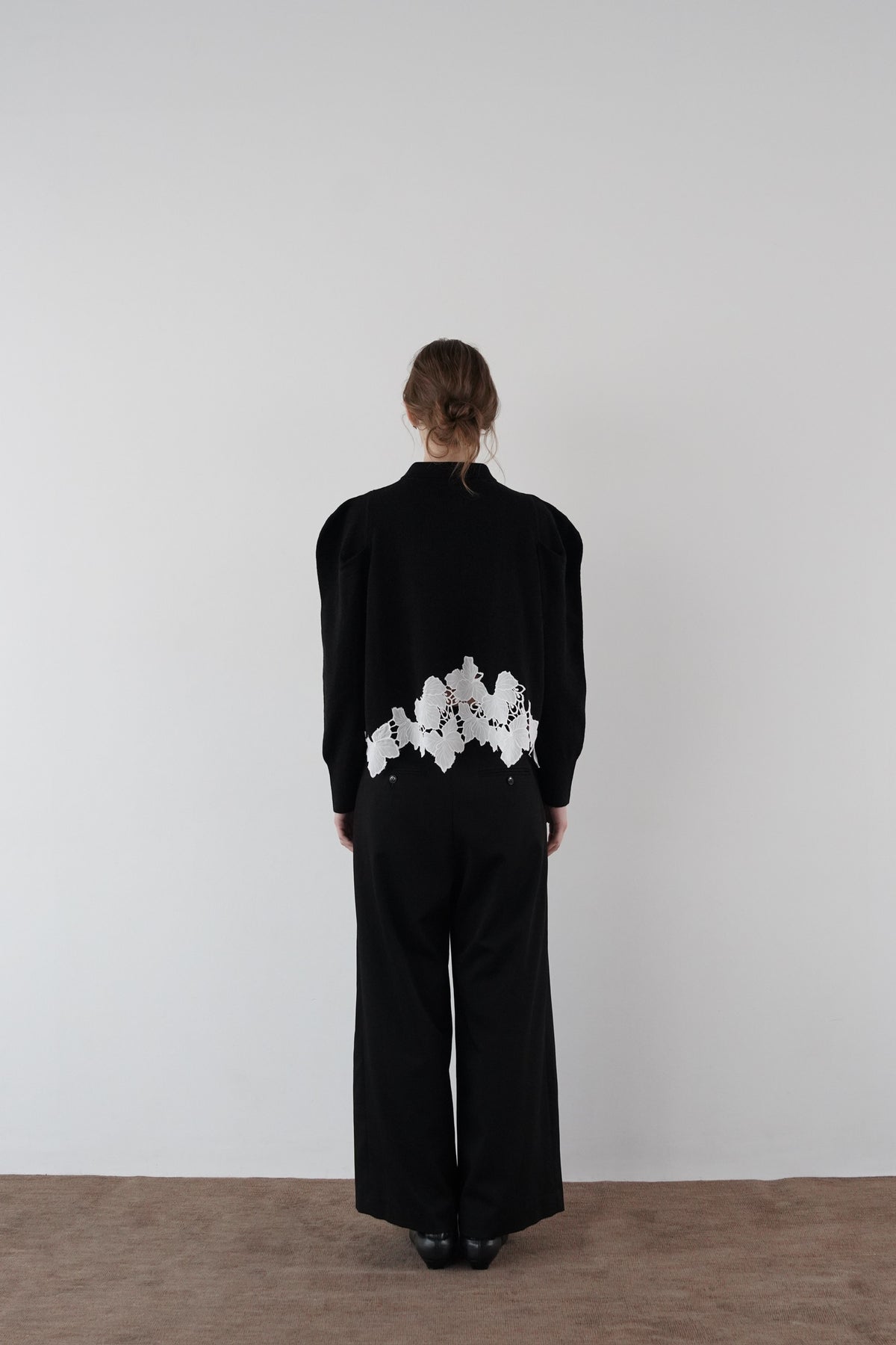 lace hem collar knit