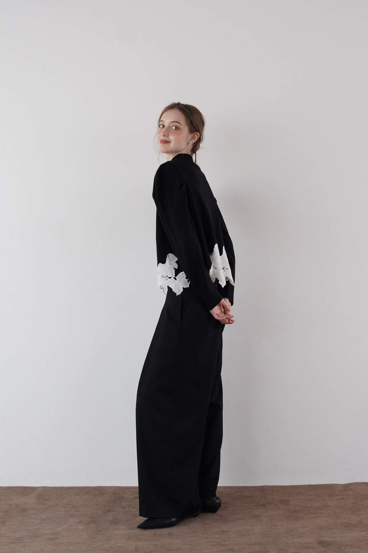 lace hem collar knit