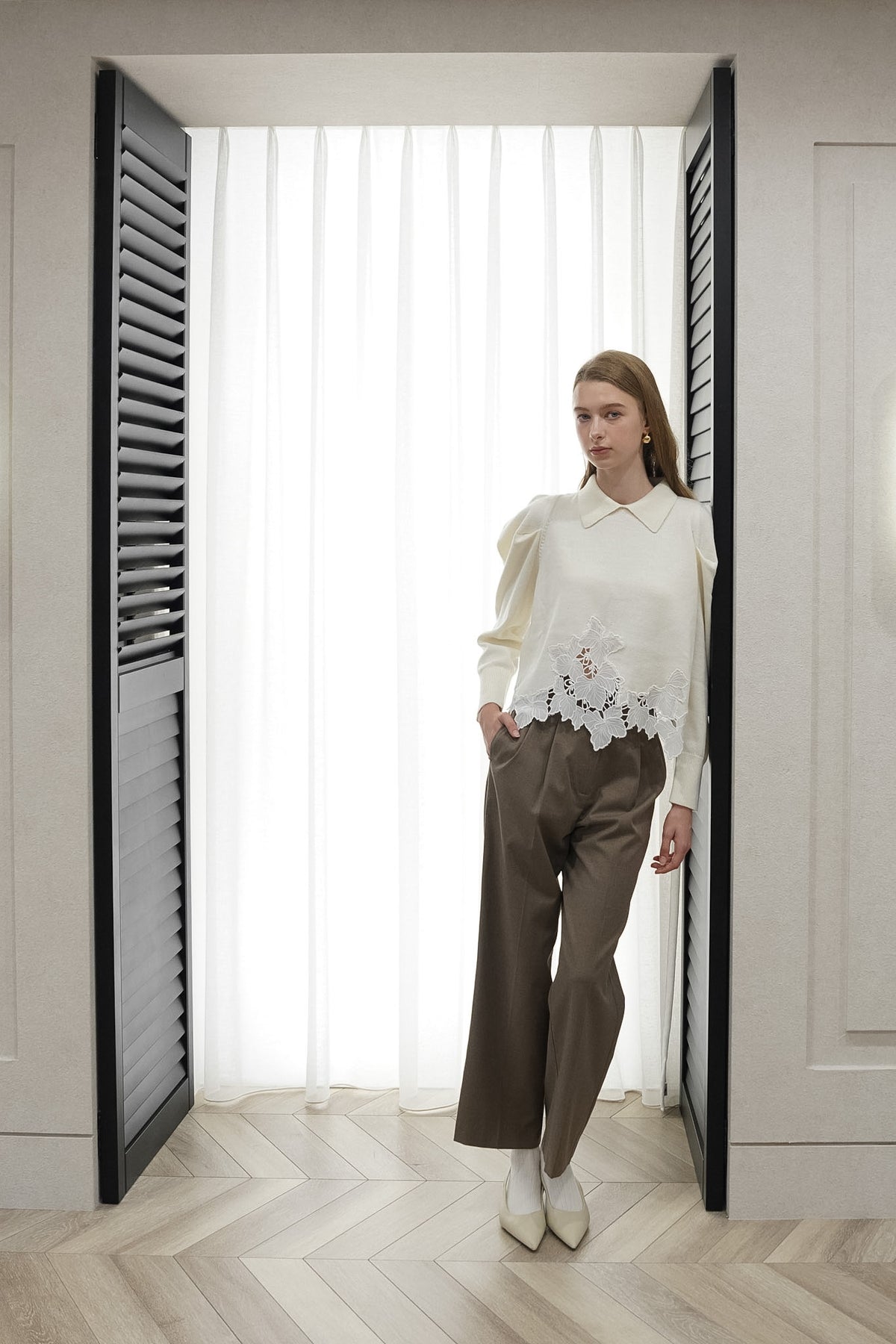 lace hem collar knit
