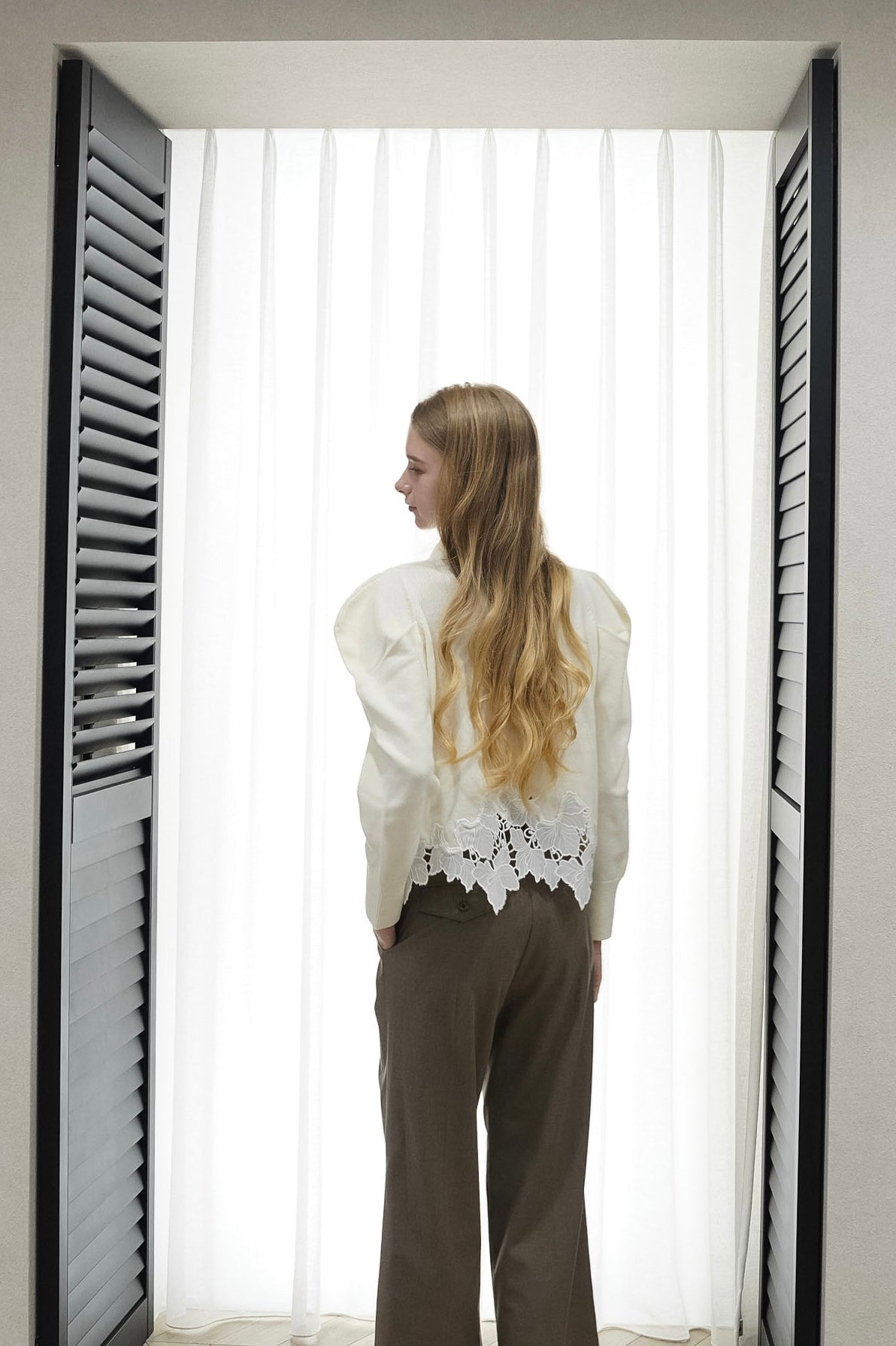 lace hem collar knit