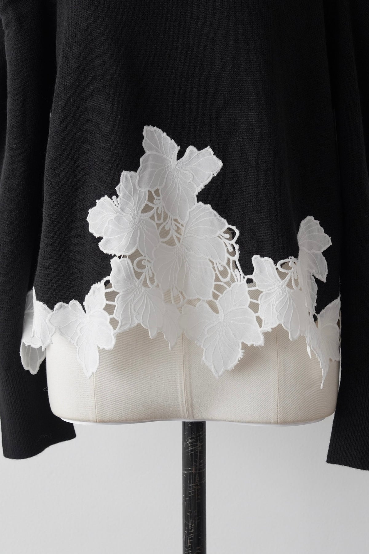 lace hem collar knit